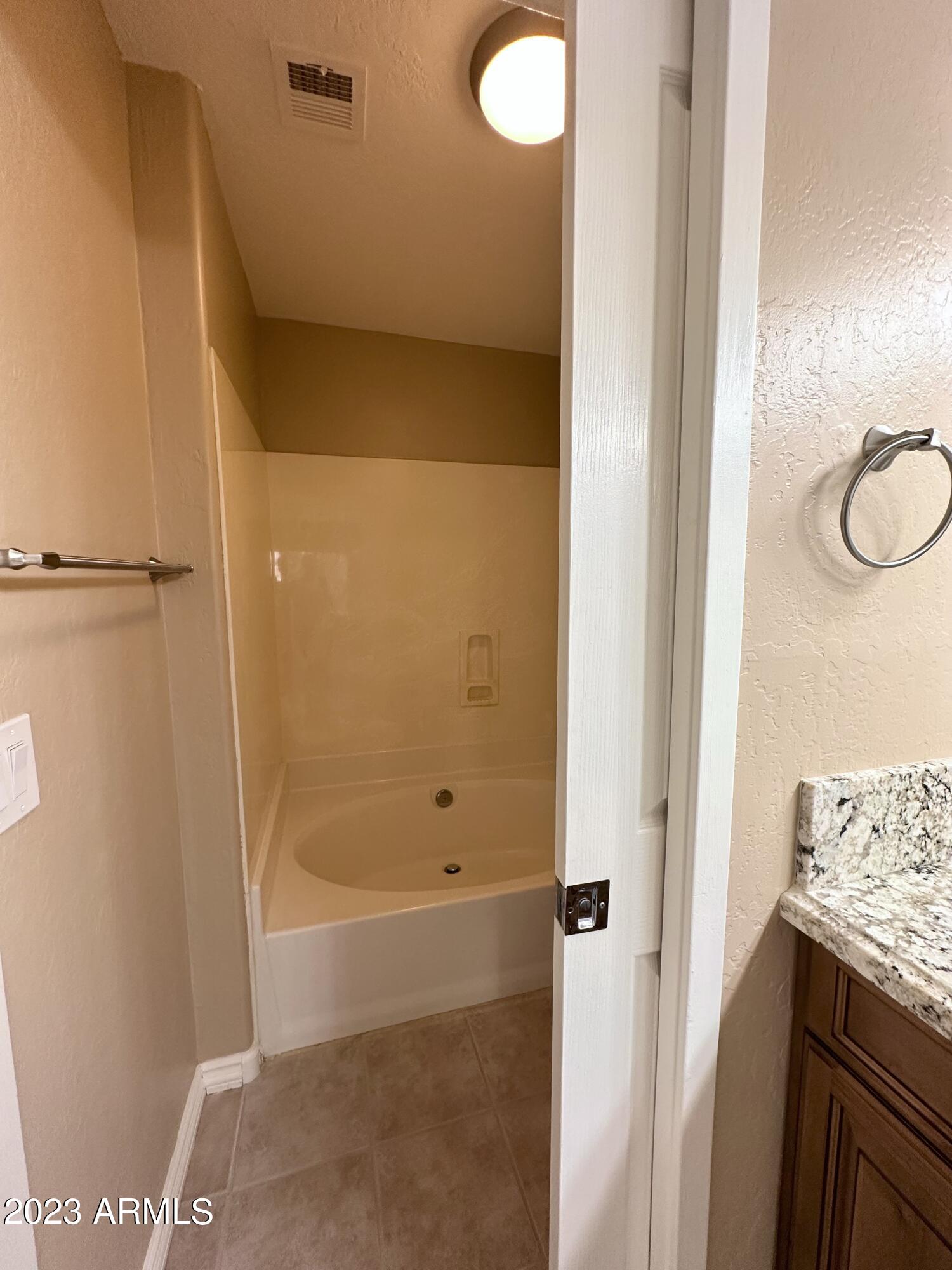 11260 N 92ND Street, 1050