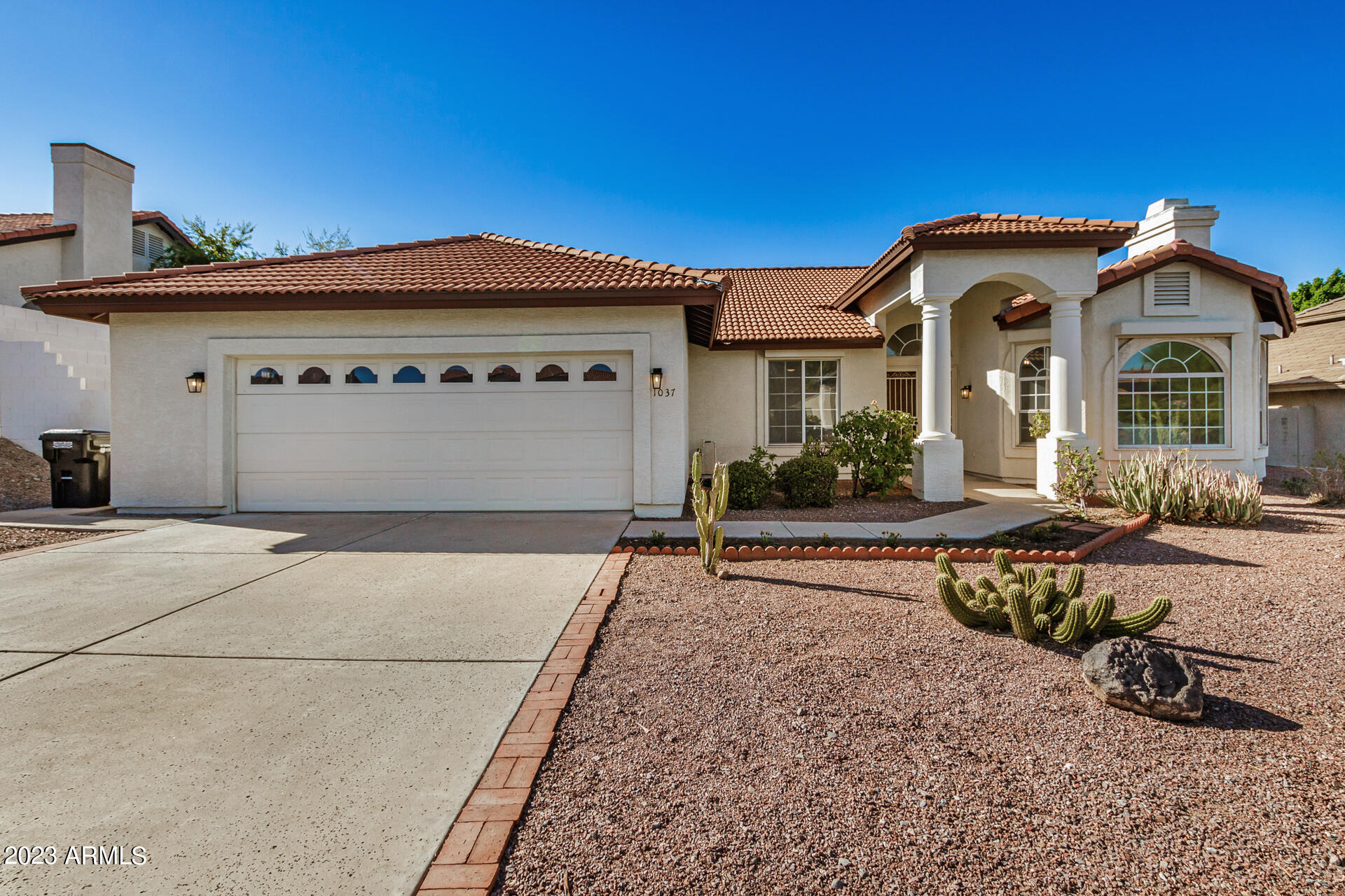 1037 E LE MARCHE Avenue