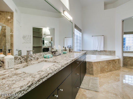 5319 E WOODRIDGE Drive