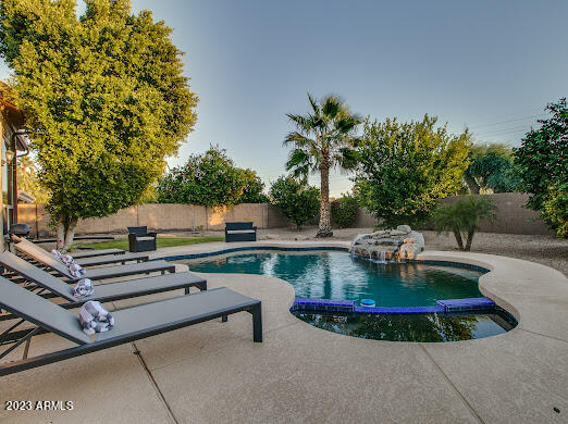5319 E WOODRIDGE Drive