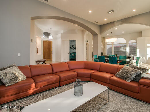 5319 E WOODRIDGE Drive