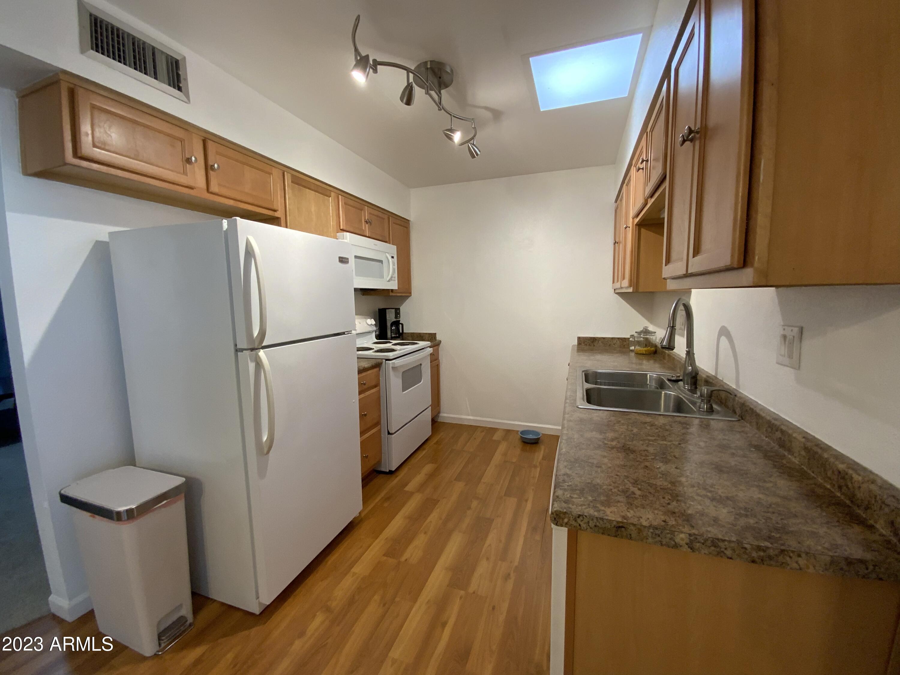 13613 N DEL WEBB Boulevard