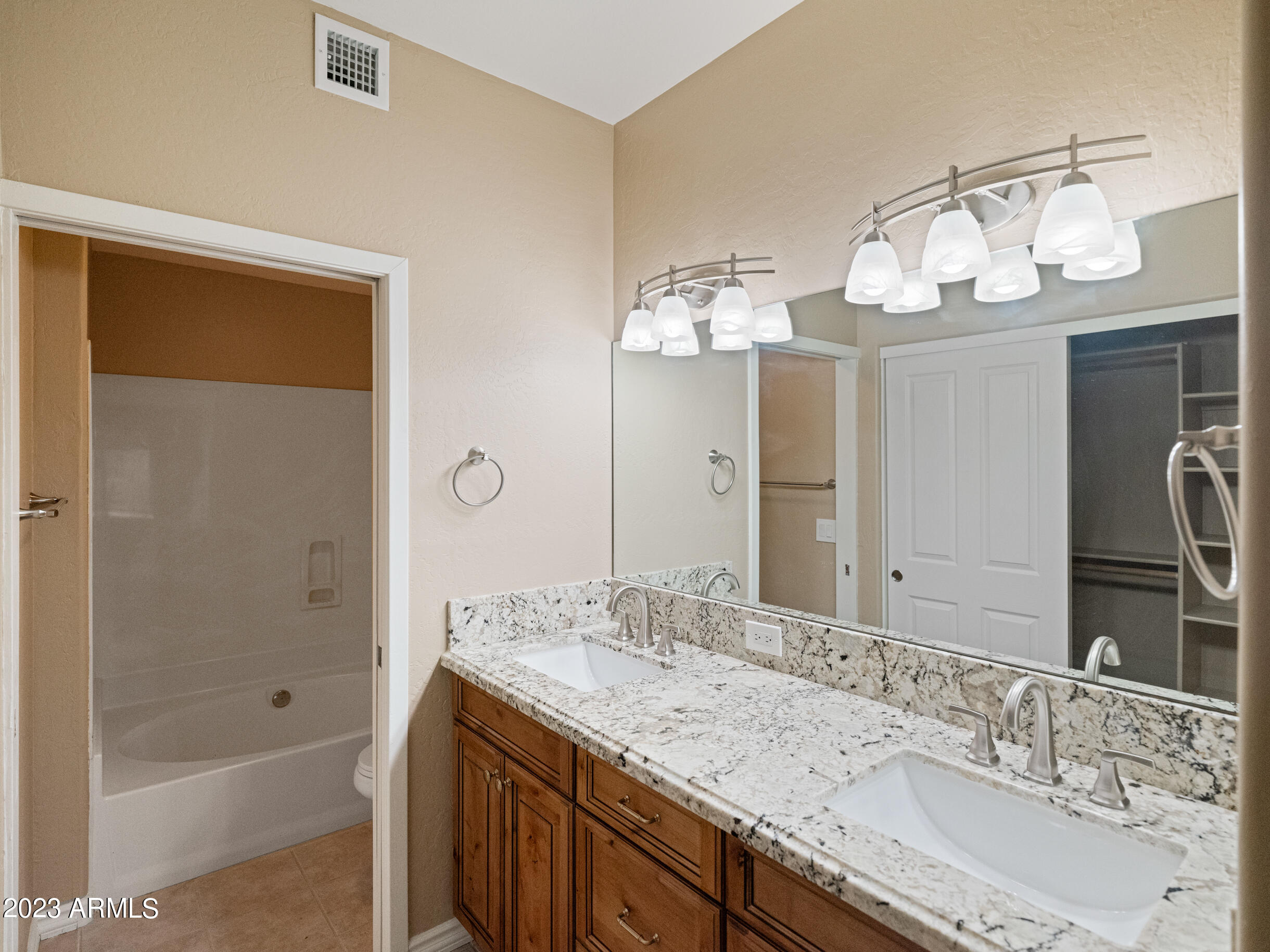 11260 N 92ND Street Unit: 1050