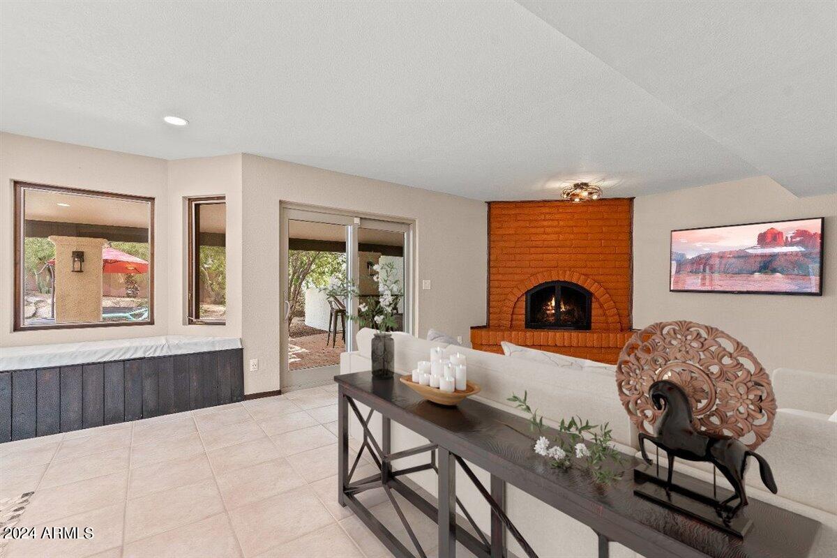 8956 E VENUS Drive