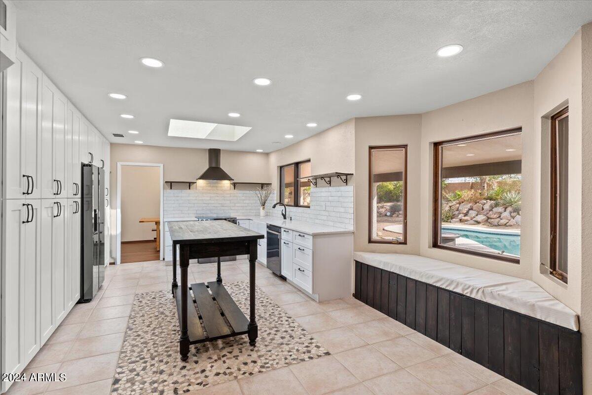 8956 E VENUS Drive