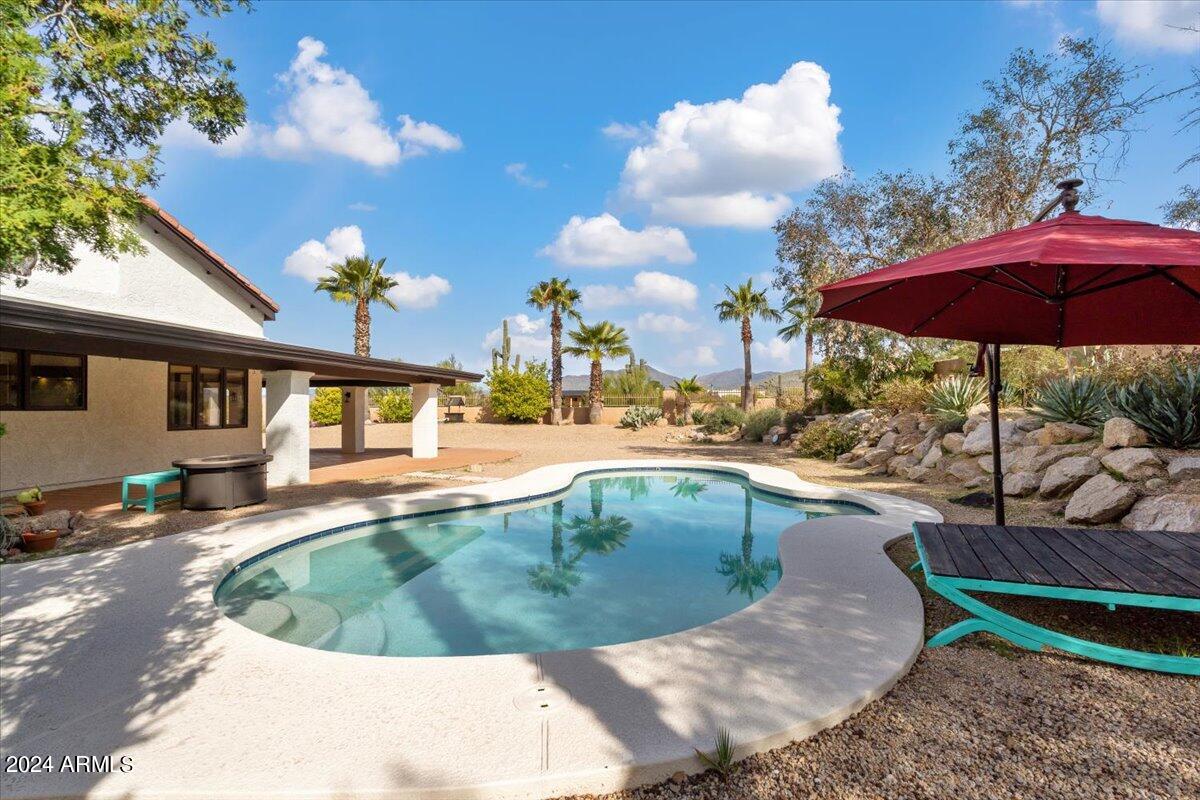 8956 E VENUS Drive