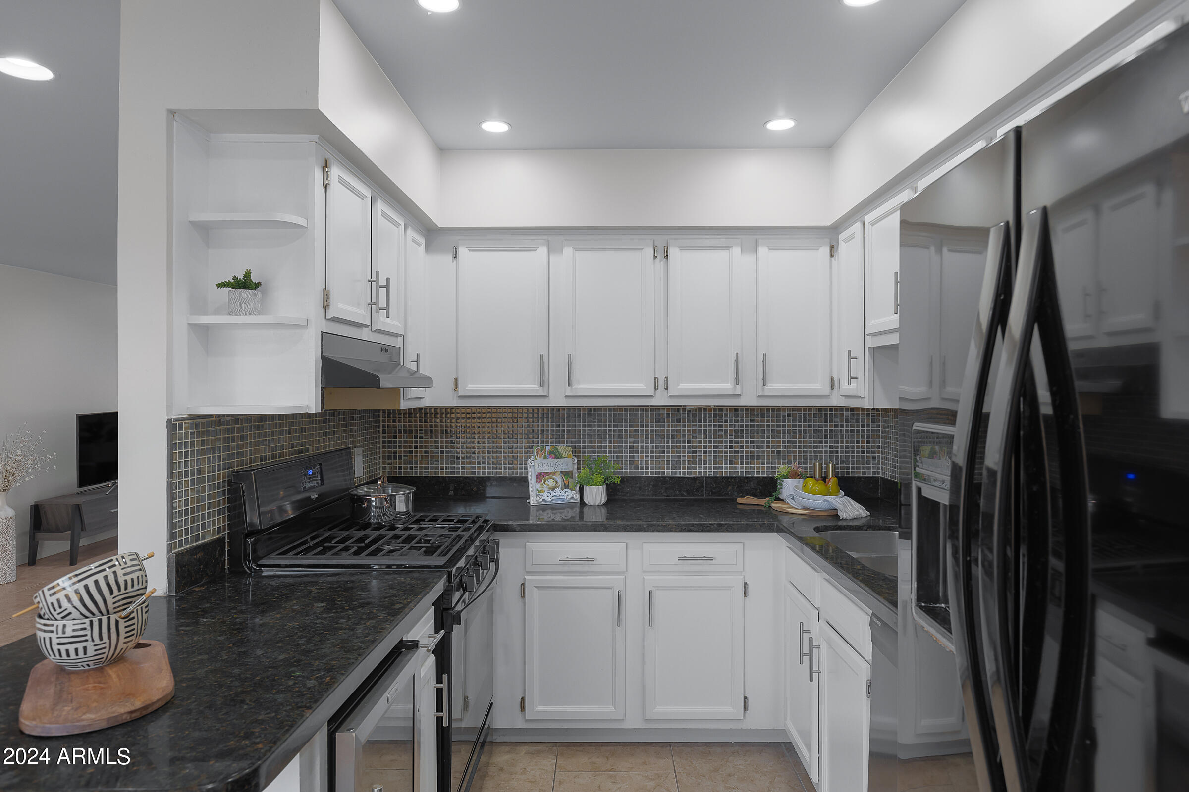 4950 N MILLER Road, 115