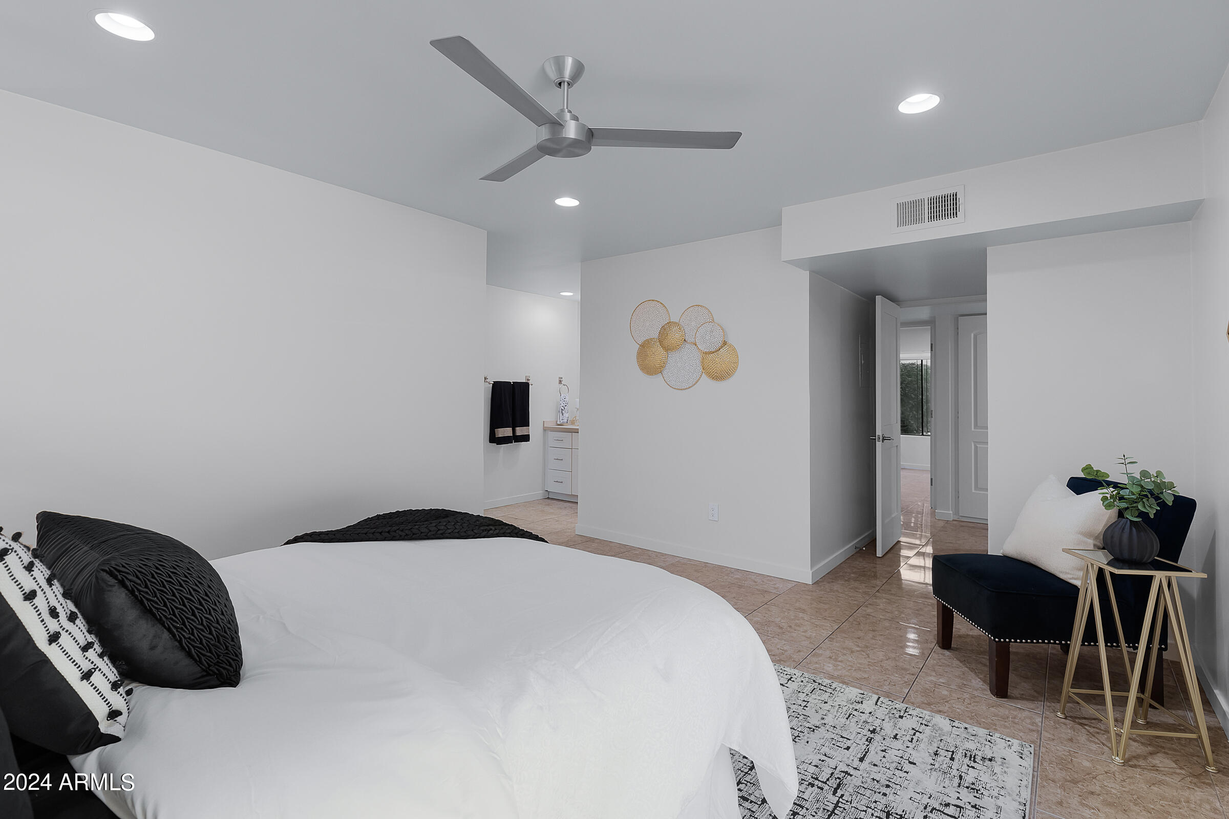 4950 N MILLER Road, 115