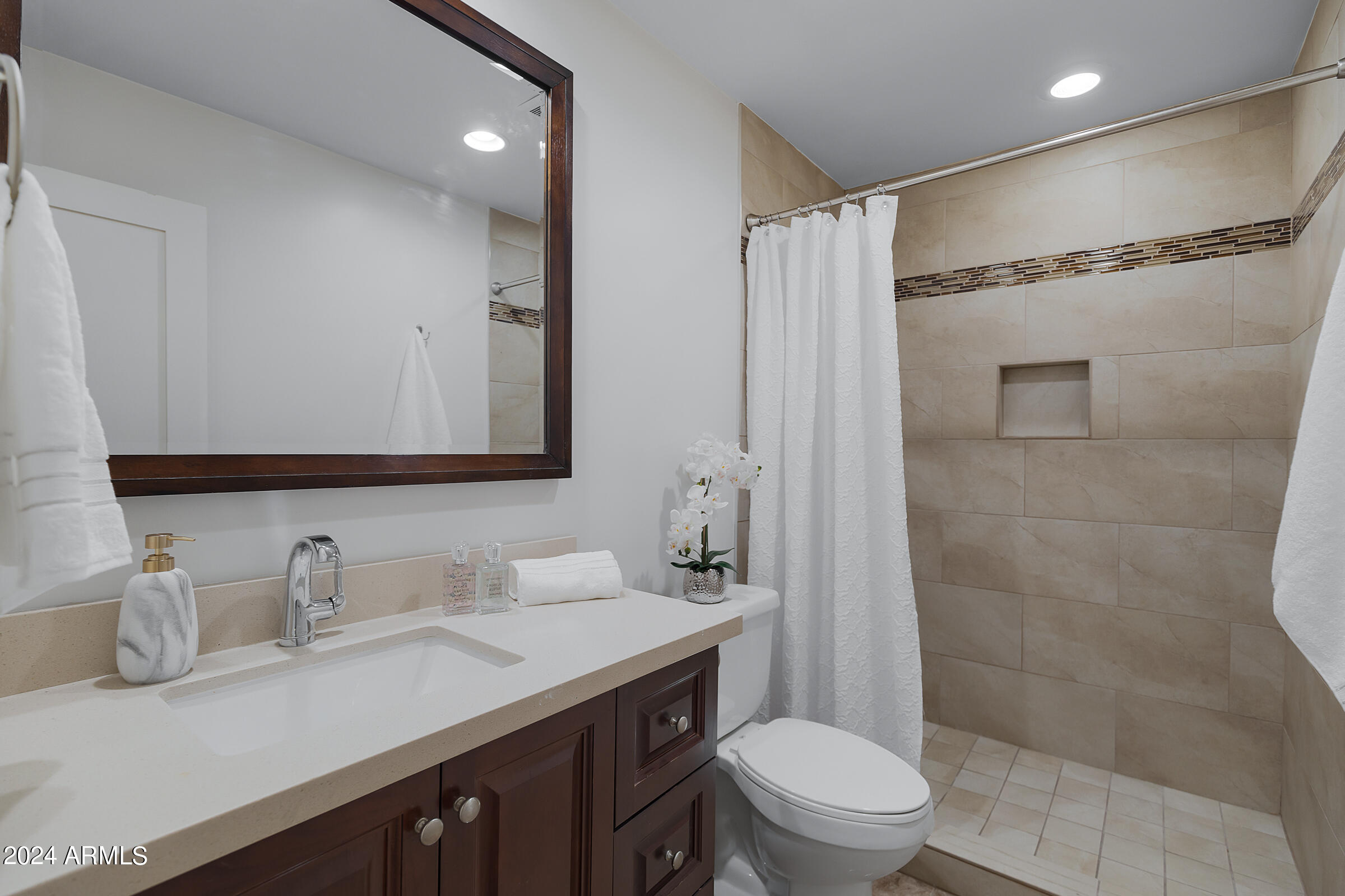 4950 N MILLER Road, 115