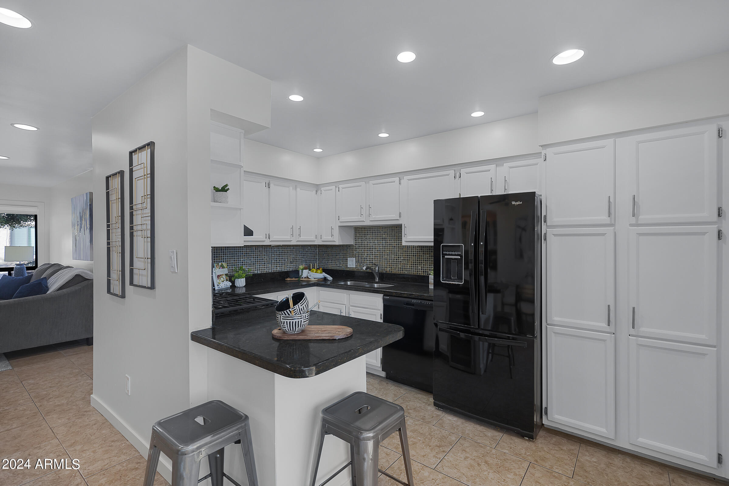 4950 N MILLER Road, 115