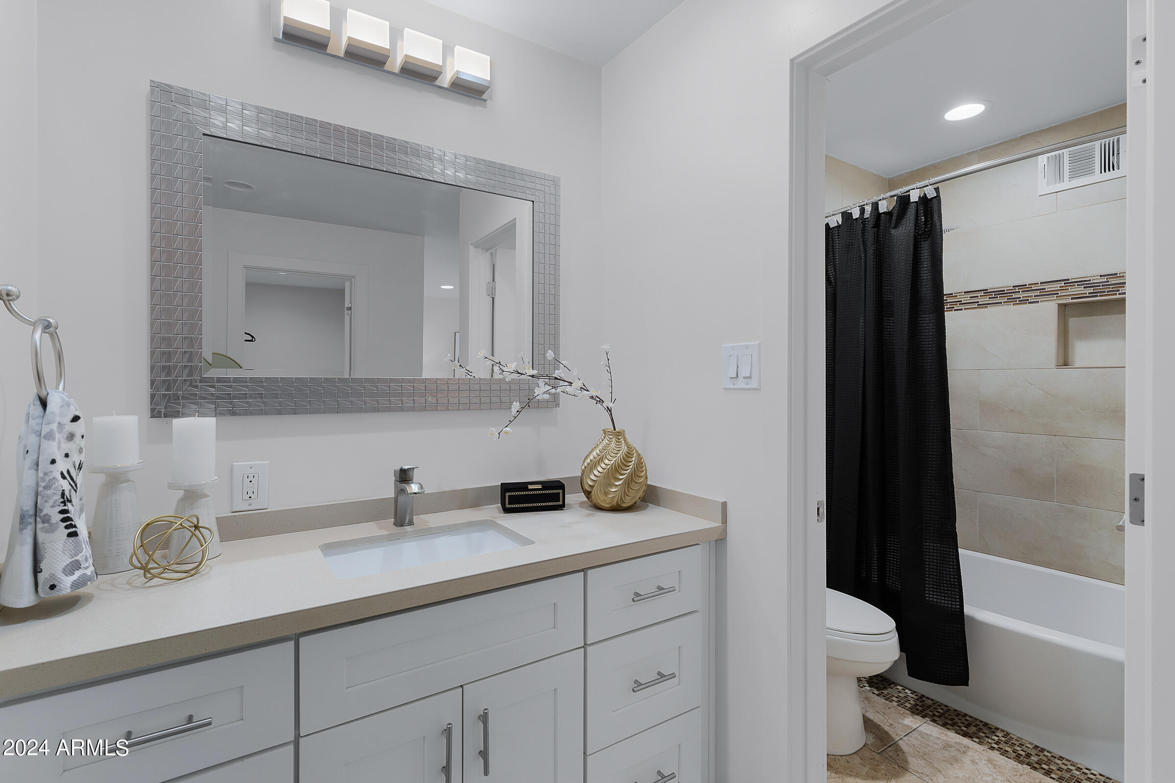 4950 N MILLER Road, 115