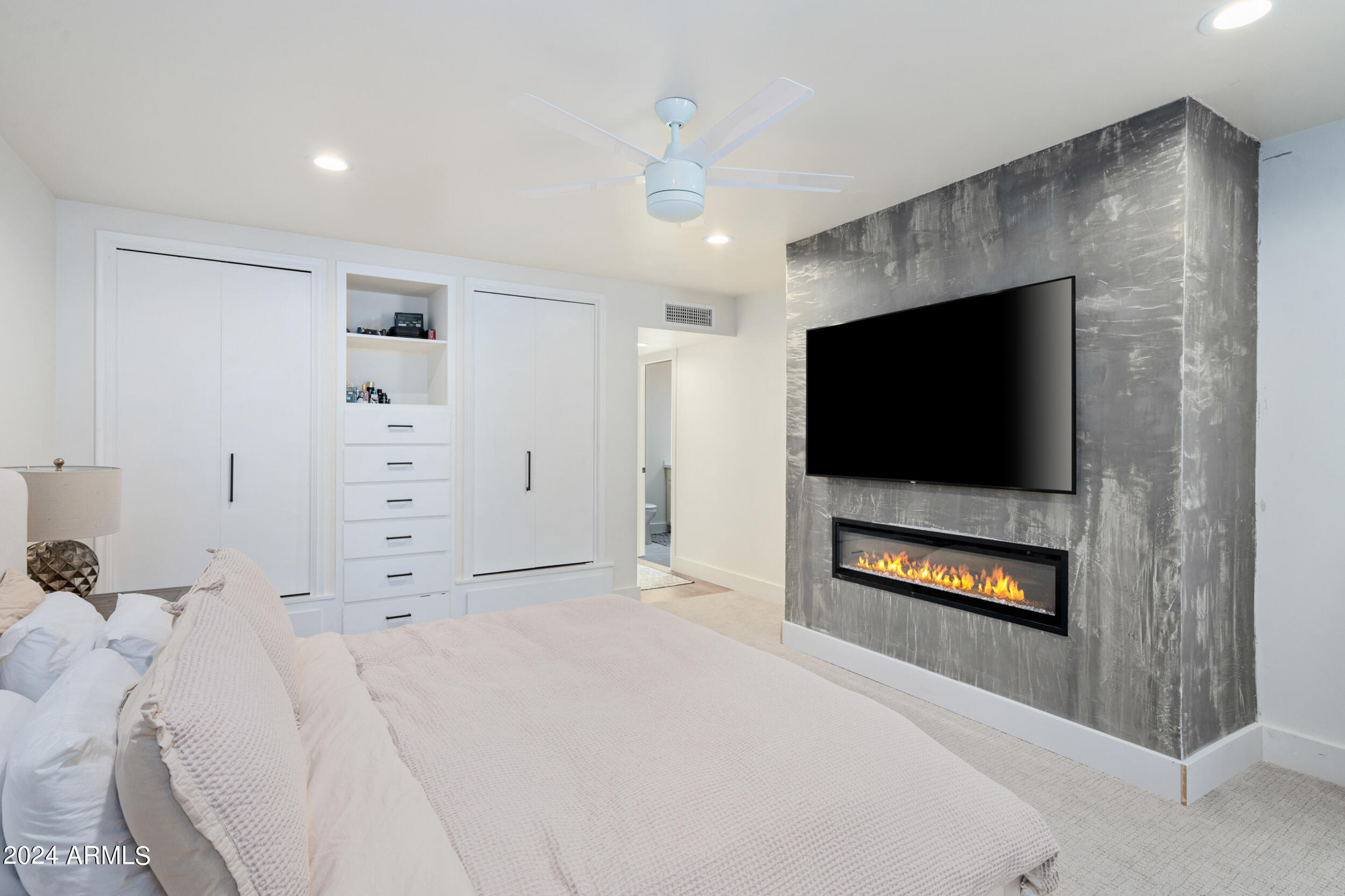 1124 E FAIRFIELD Street