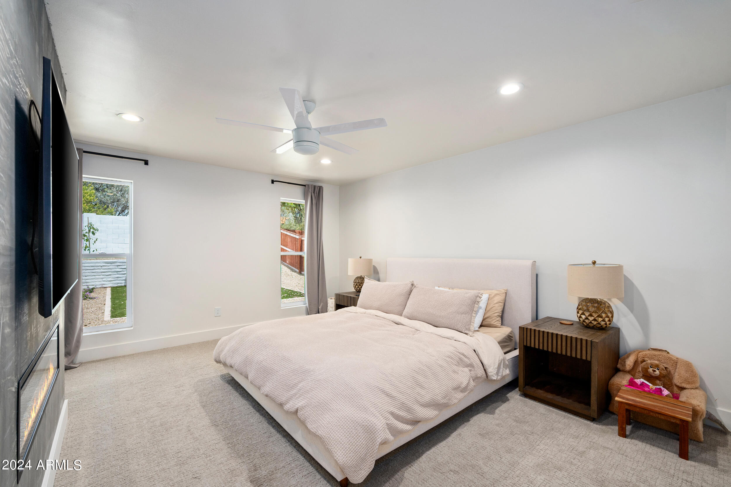 1124 E FAIRFIELD Street