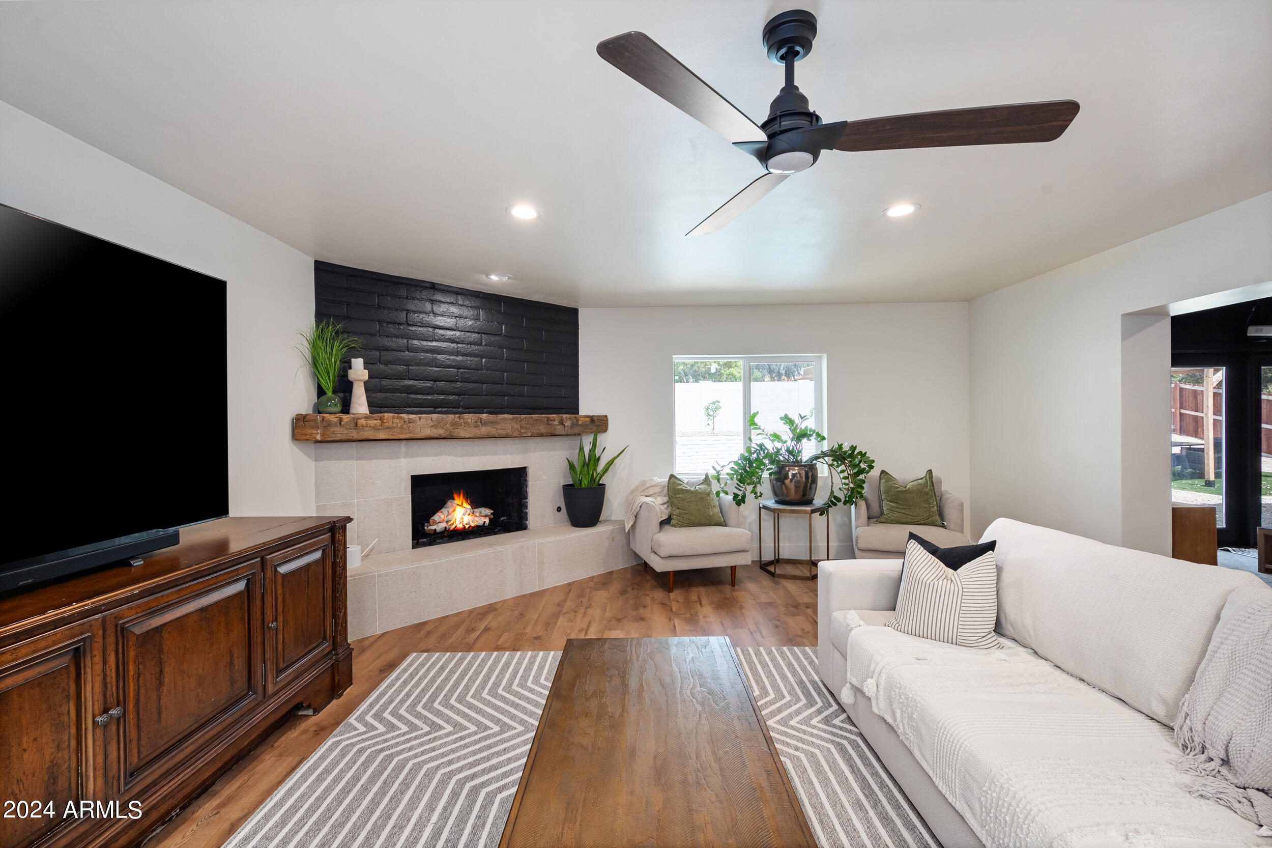 1124 E FAIRFIELD Street