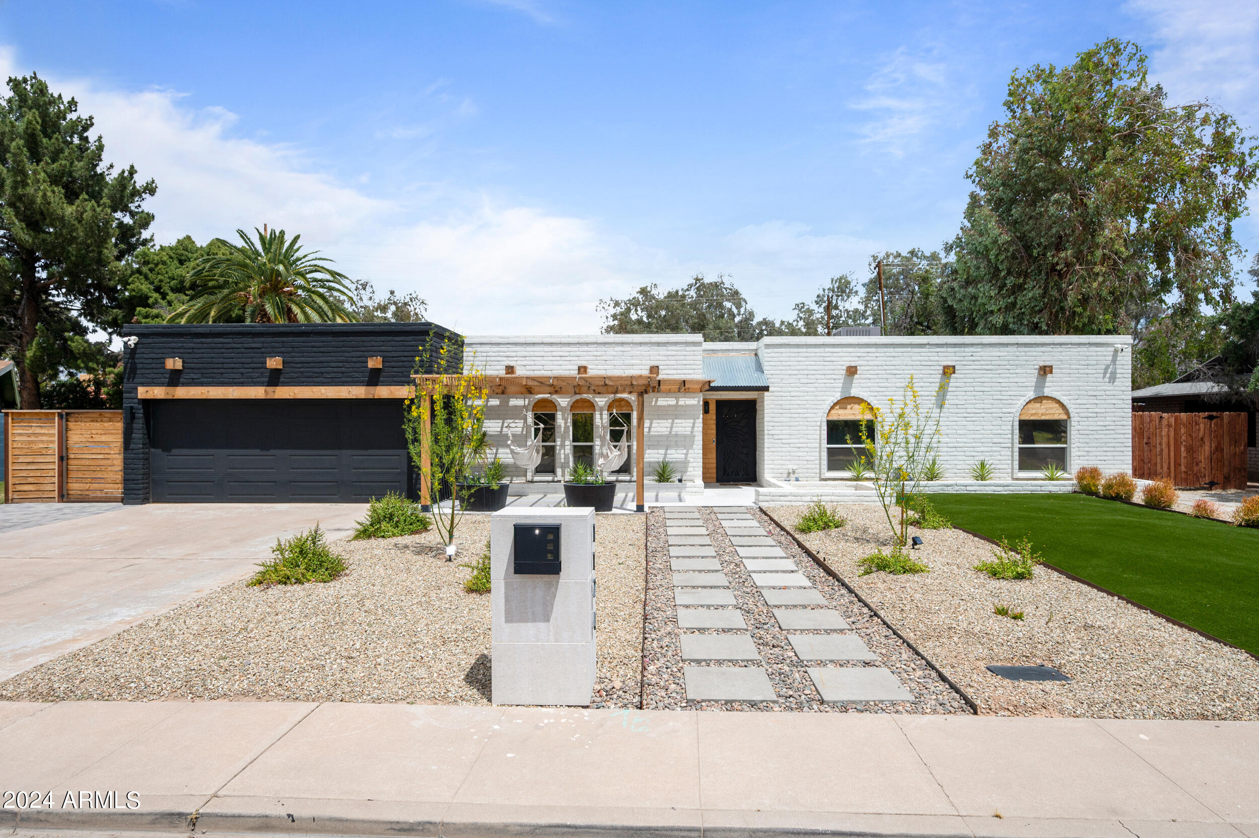 1124 E FAIRFIELD Street