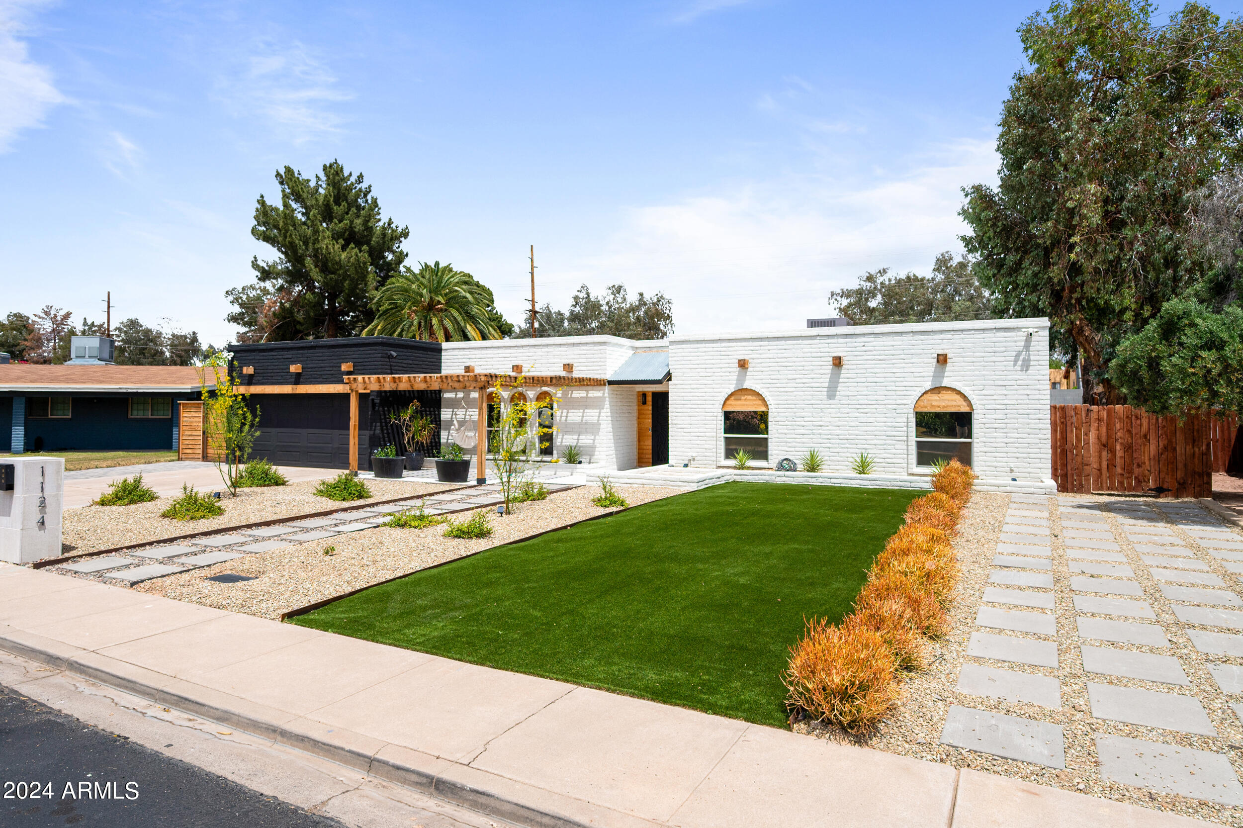 1124 E FAIRFIELD Street