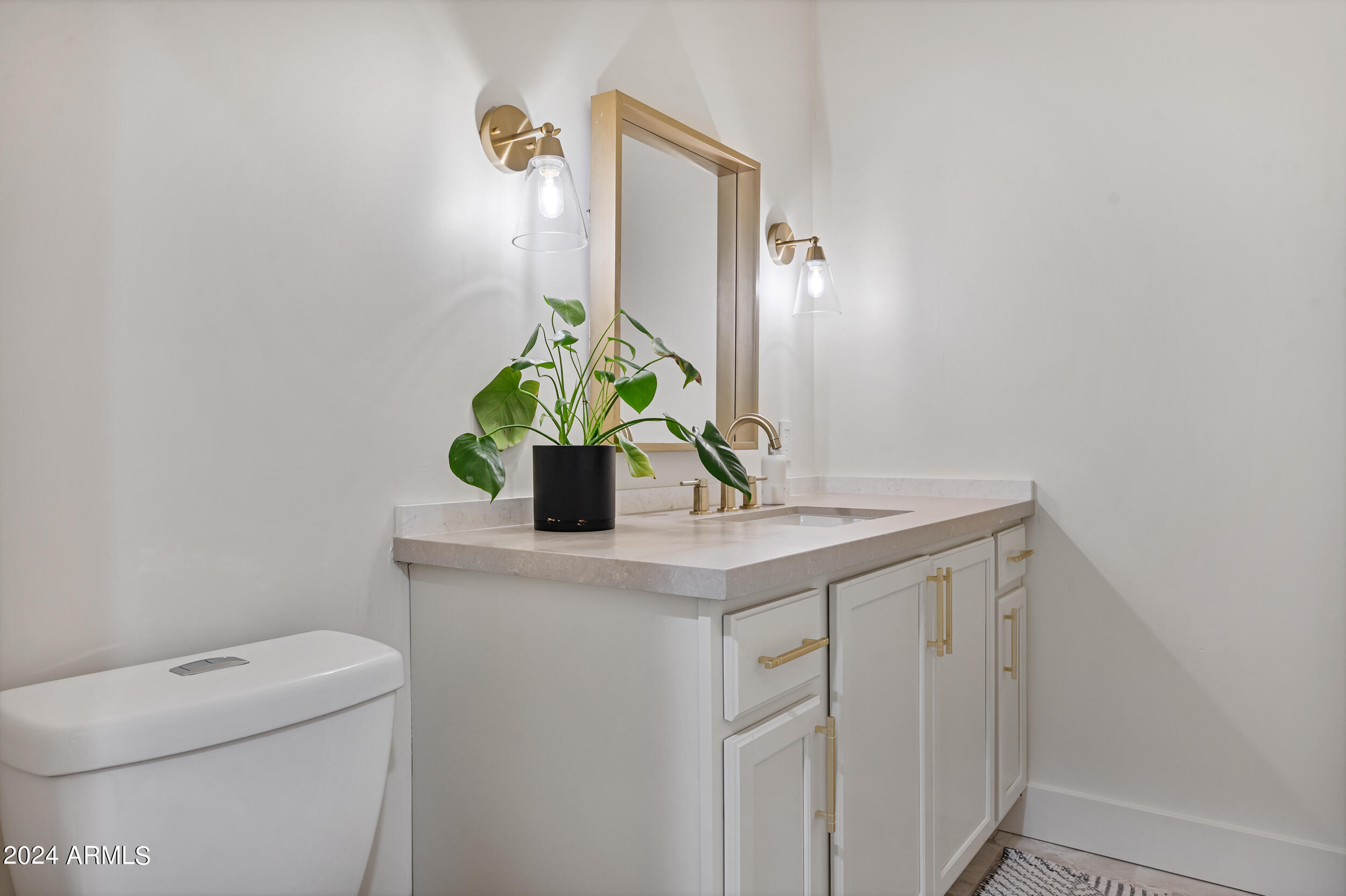 1124 E FAIRFIELD Street