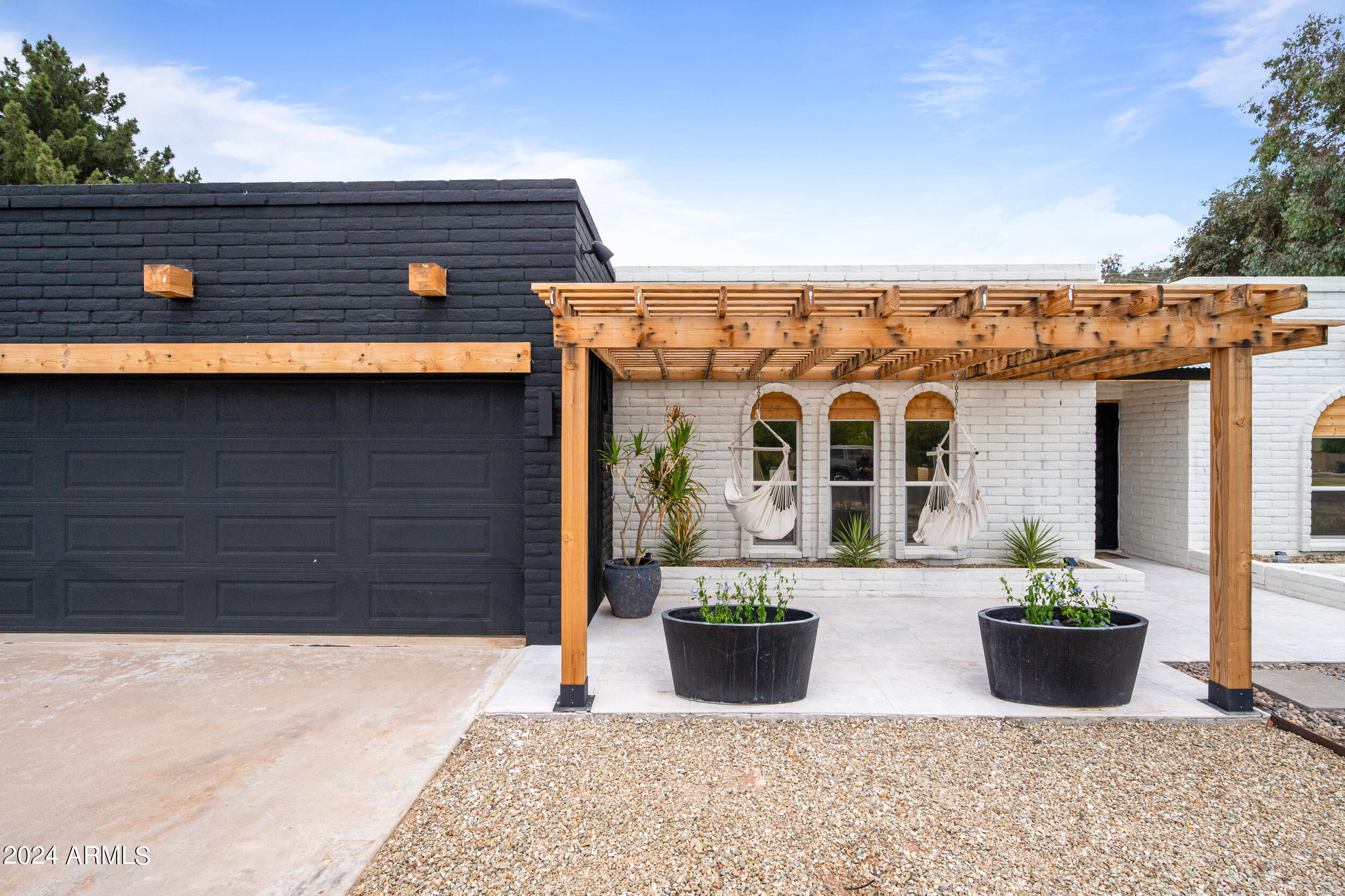 1124 E FAIRFIELD Street