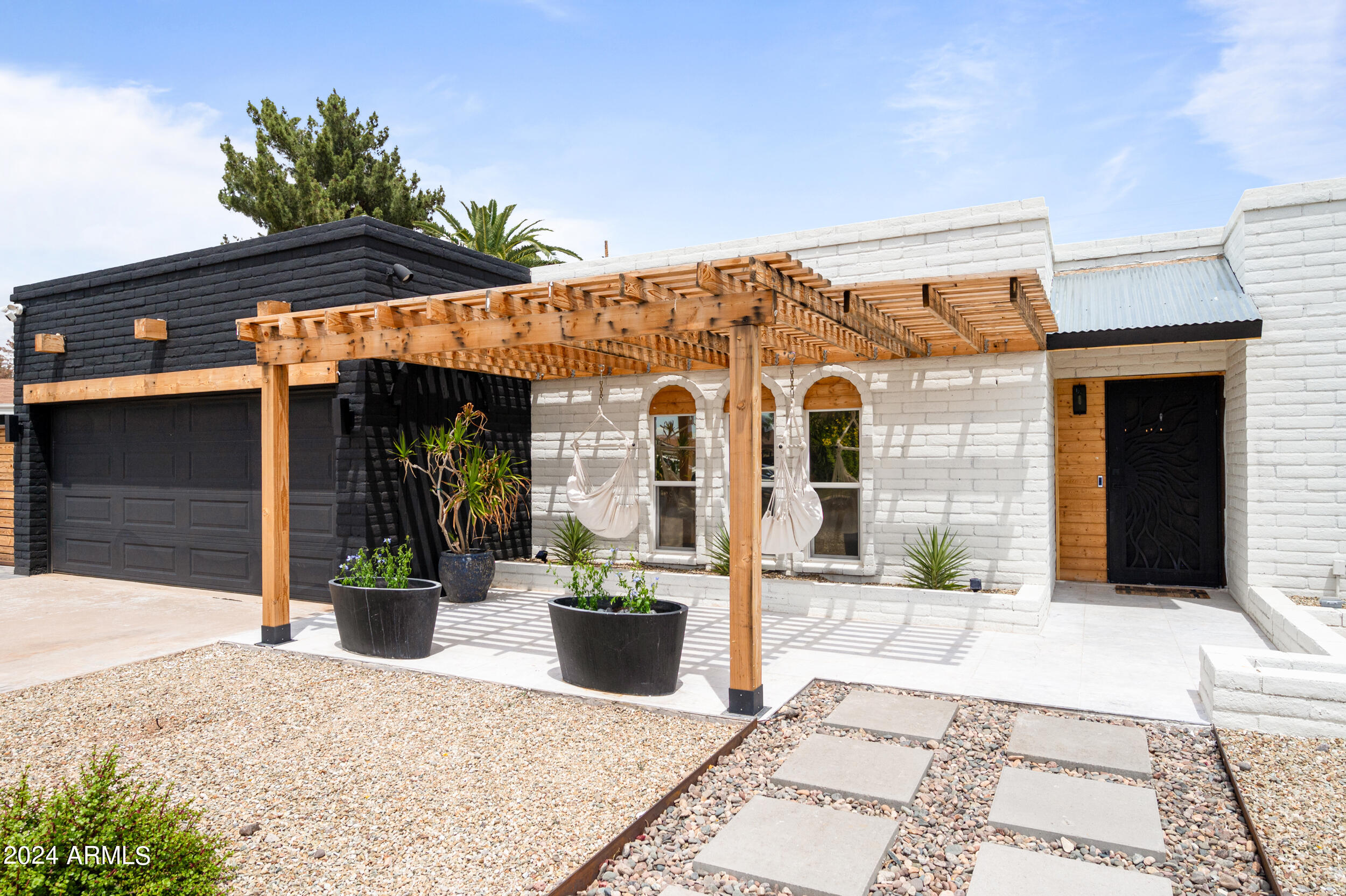 1124 E FAIRFIELD Street