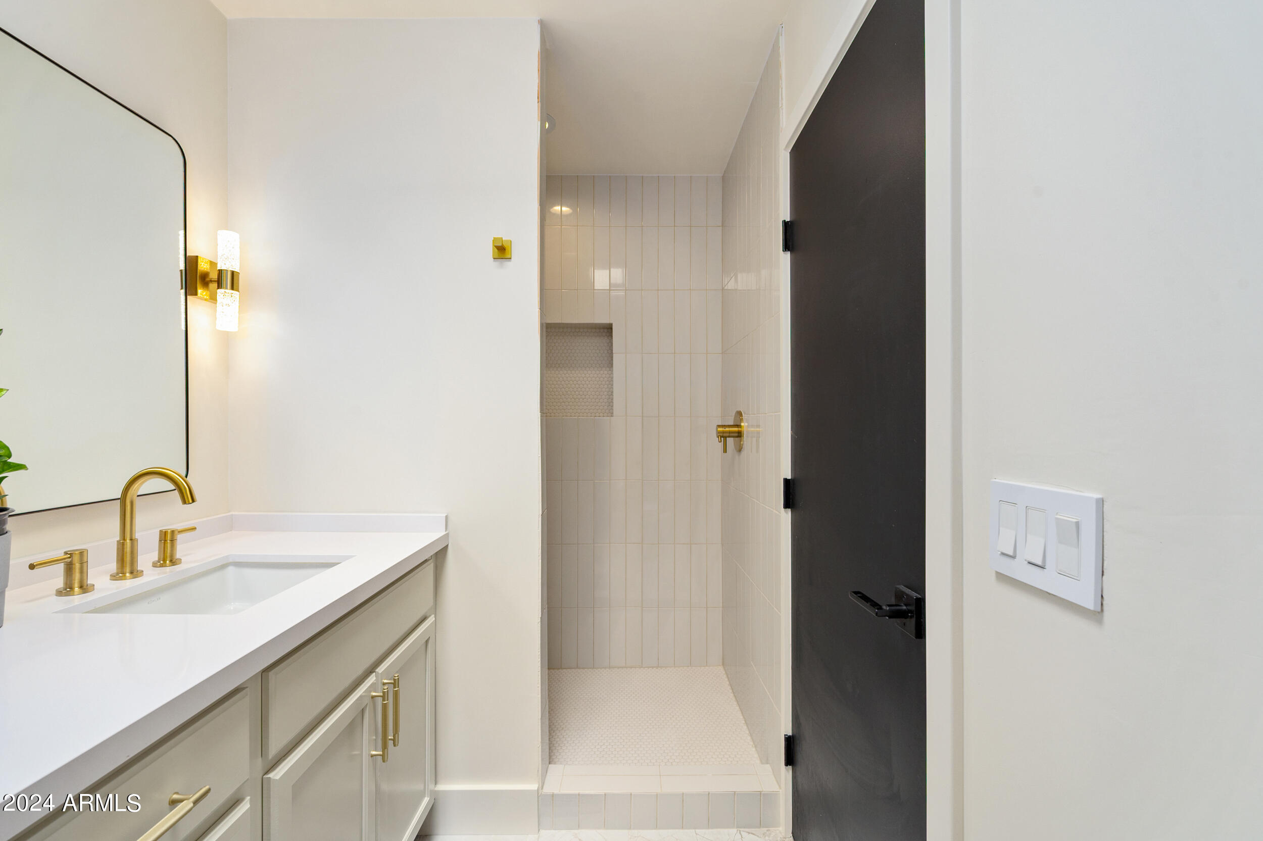 1124 E FAIRFIELD Street