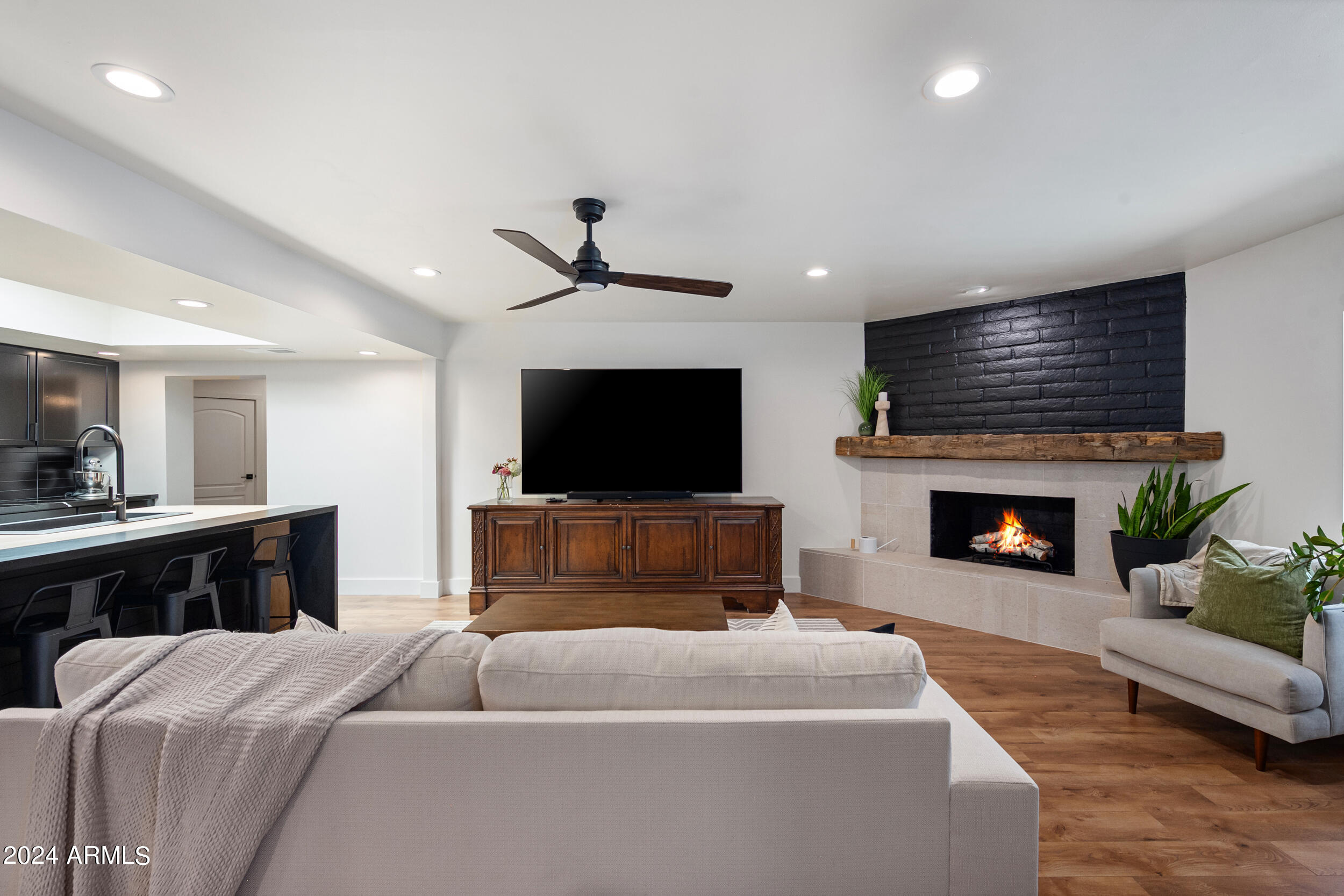 1124 E FAIRFIELD Street