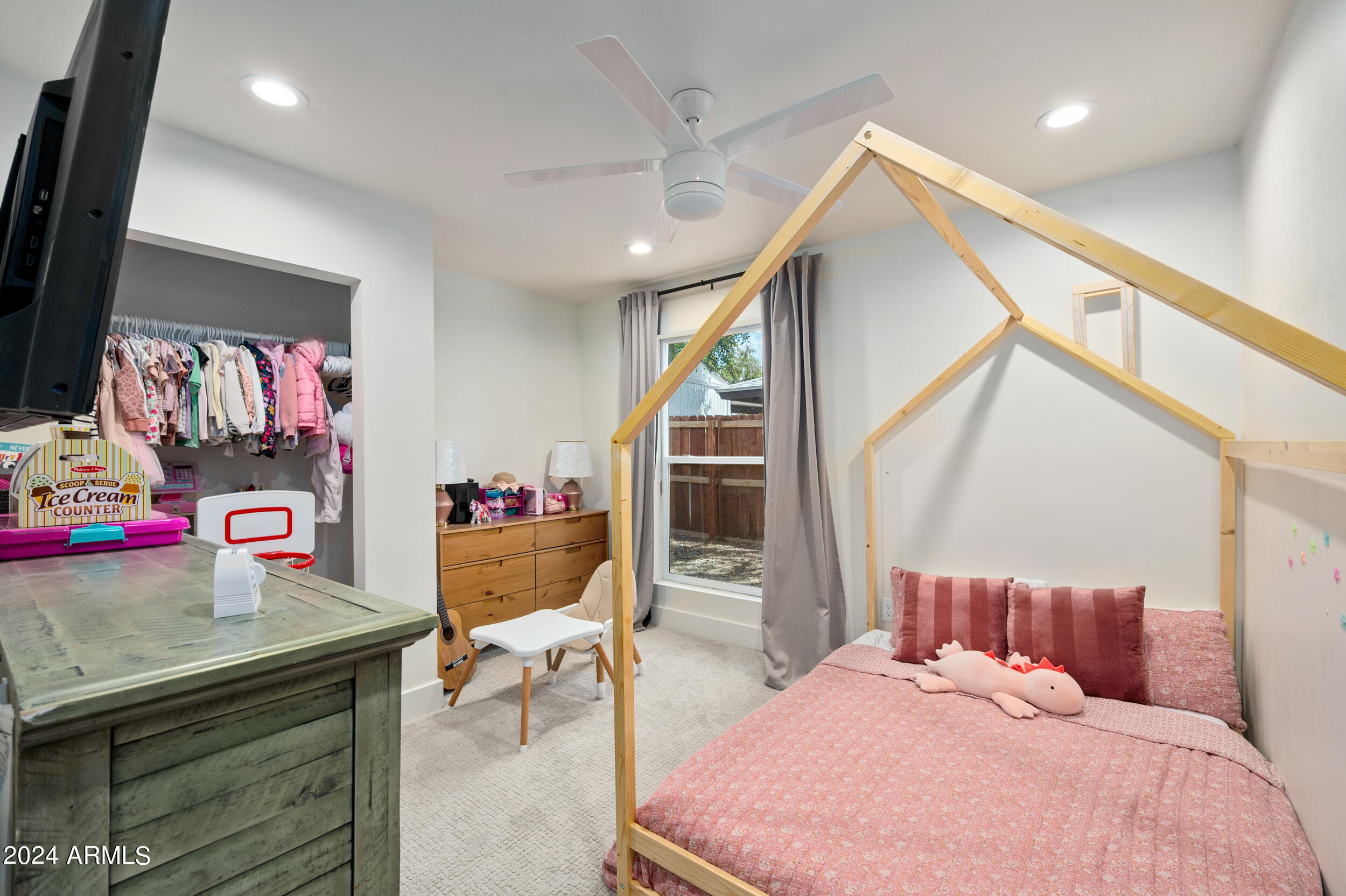 1124 E FAIRFIELD Street