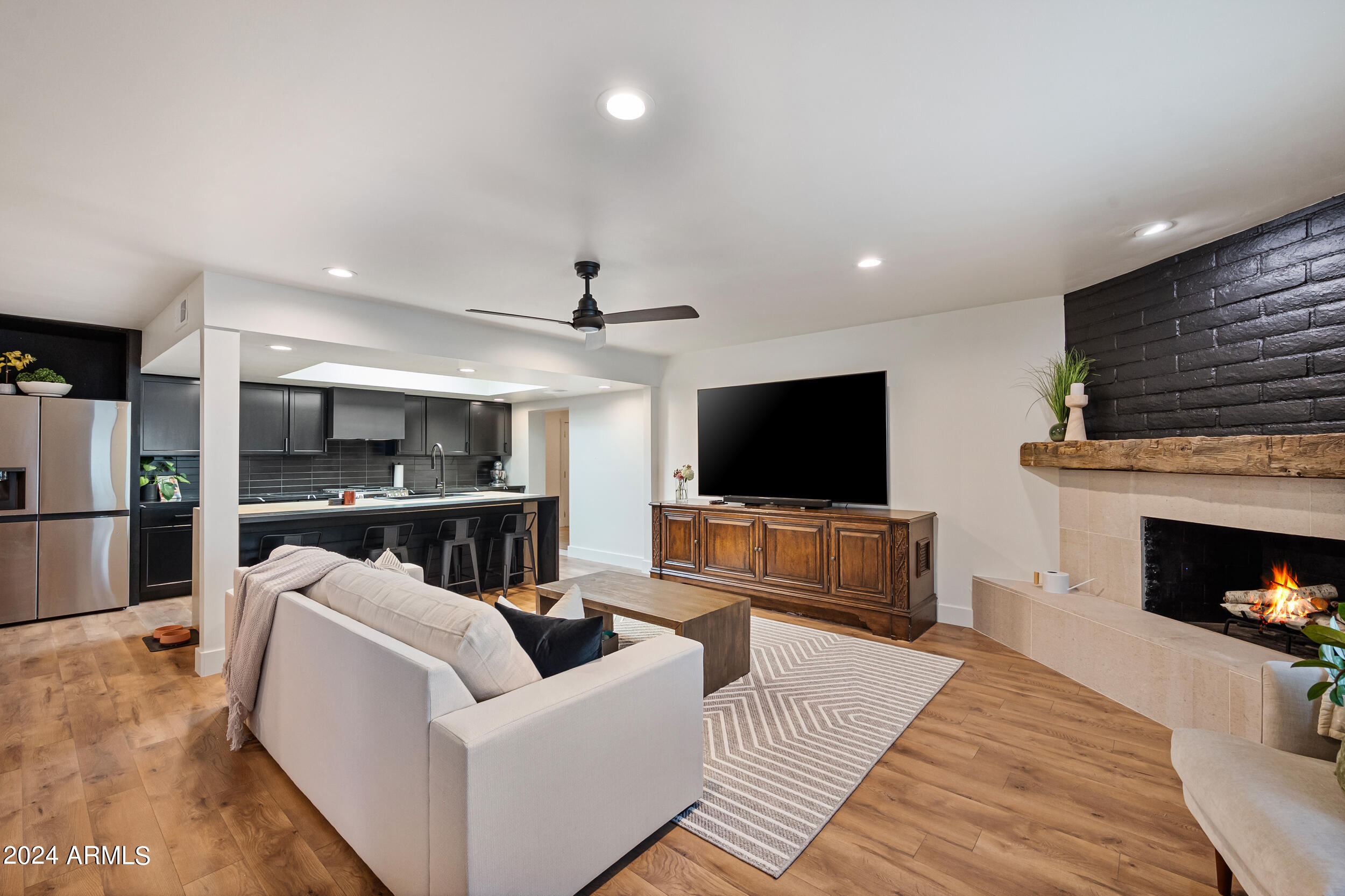 1124 E FAIRFIELD Street