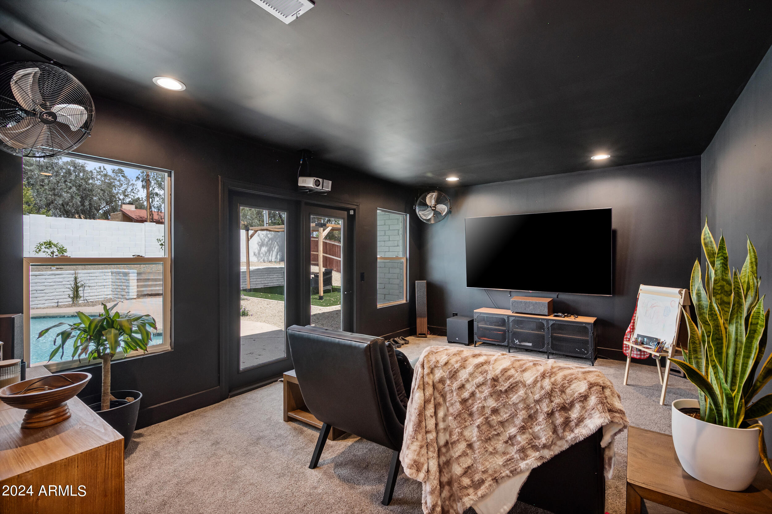 1124 E FAIRFIELD Street