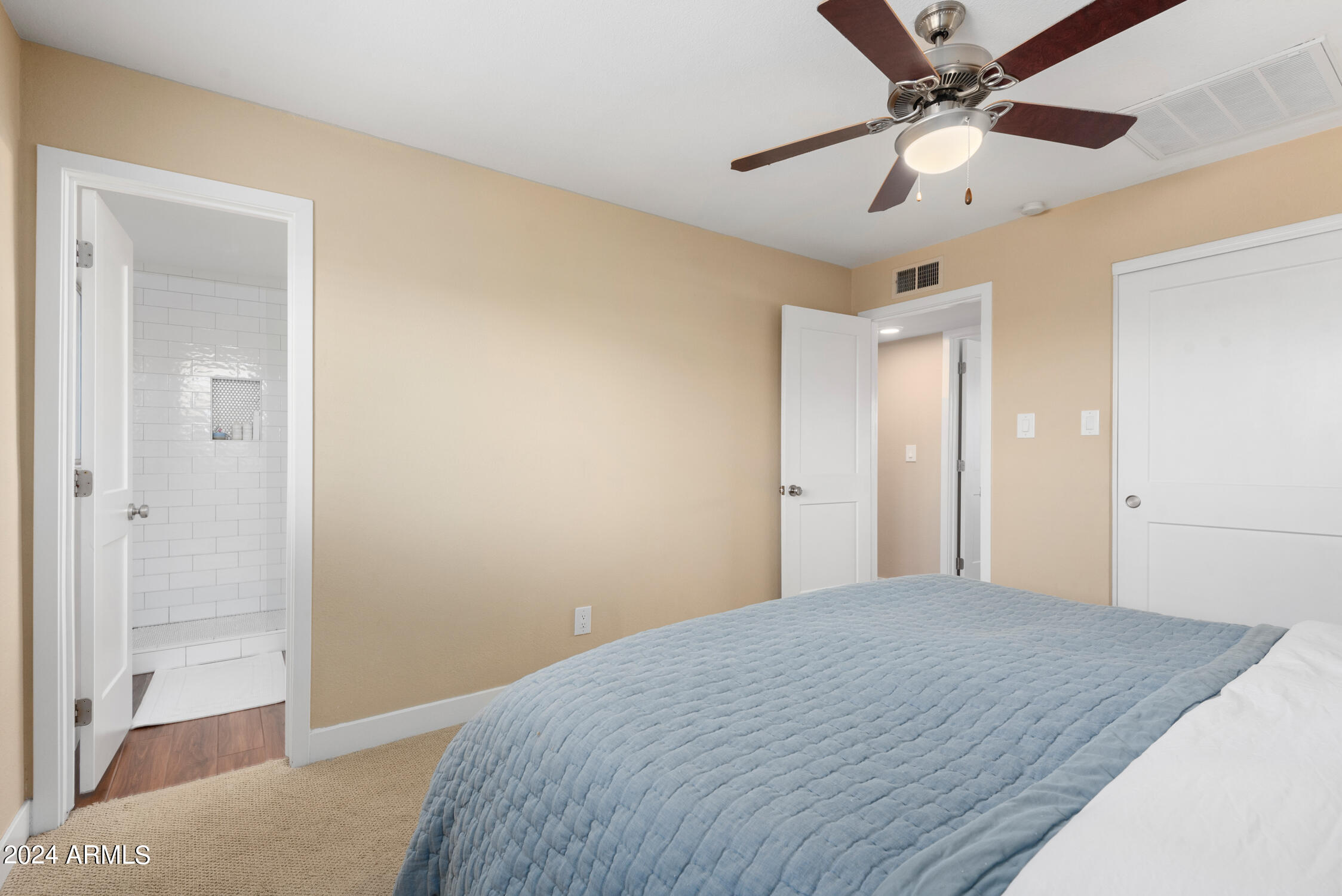 8108 E INDIANOLA Avenue