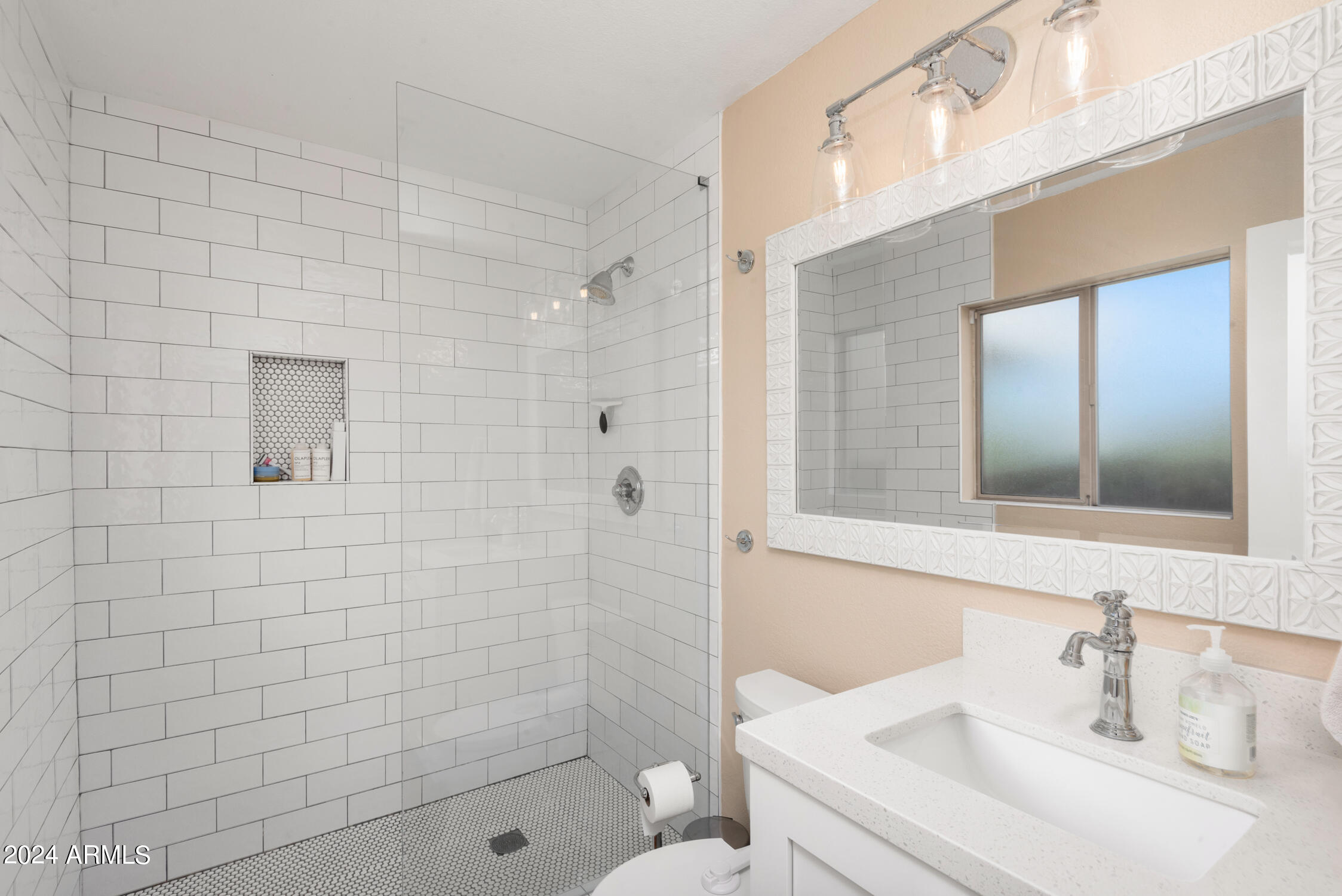 8108 E INDIANOLA Avenue