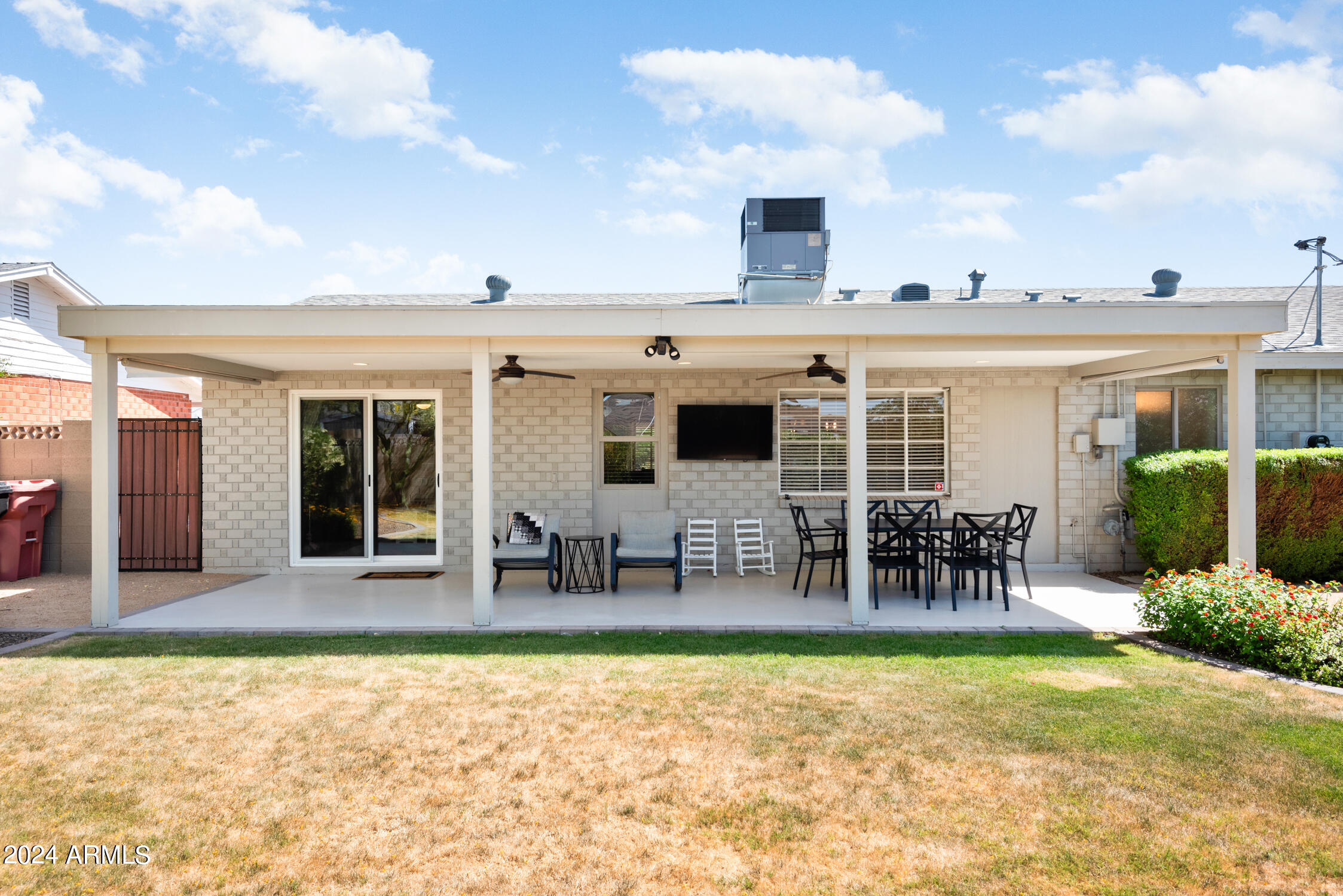 8108 E INDIANOLA Avenue