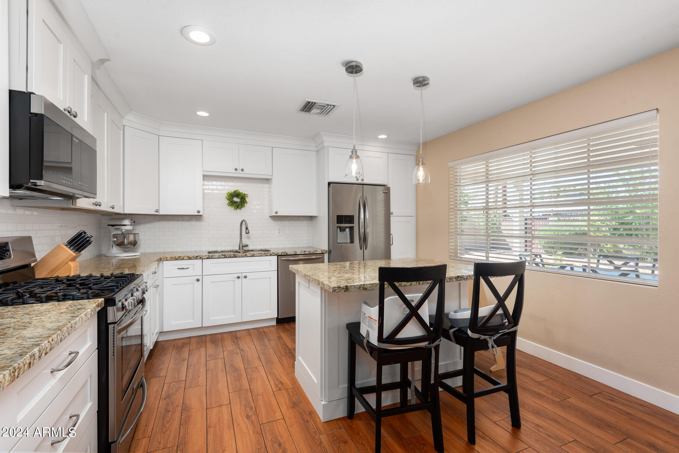 8108 E INDIANOLA Avenue