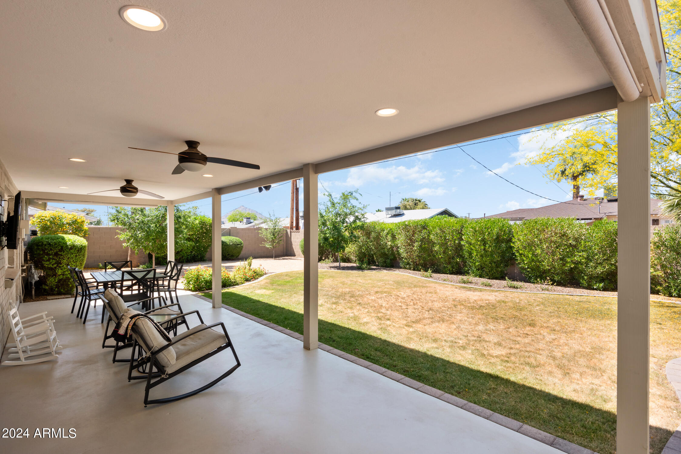 8108 E INDIANOLA Avenue