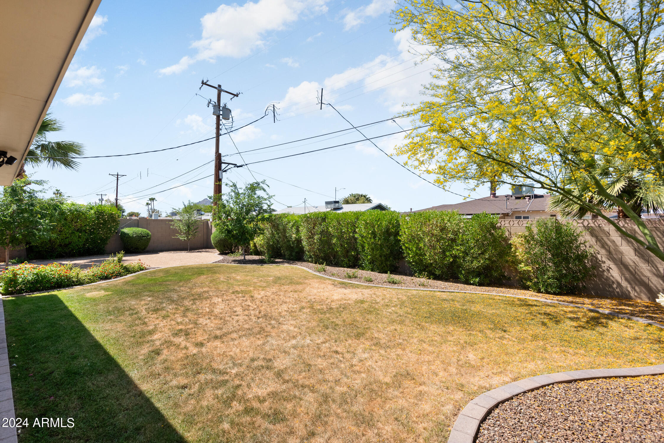 8108 E INDIANOLA Avenue