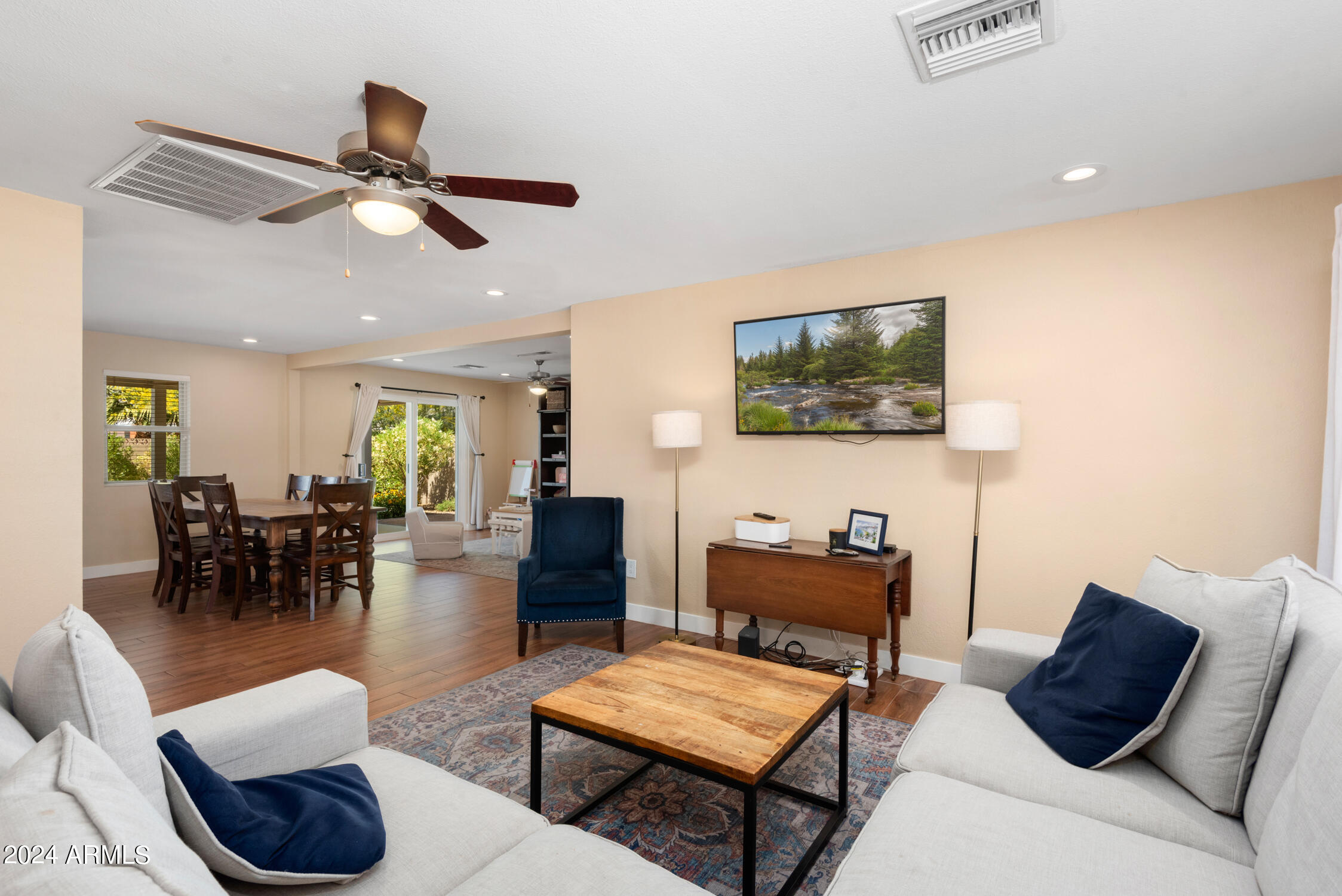 8108 E INDIANOLA Avenue