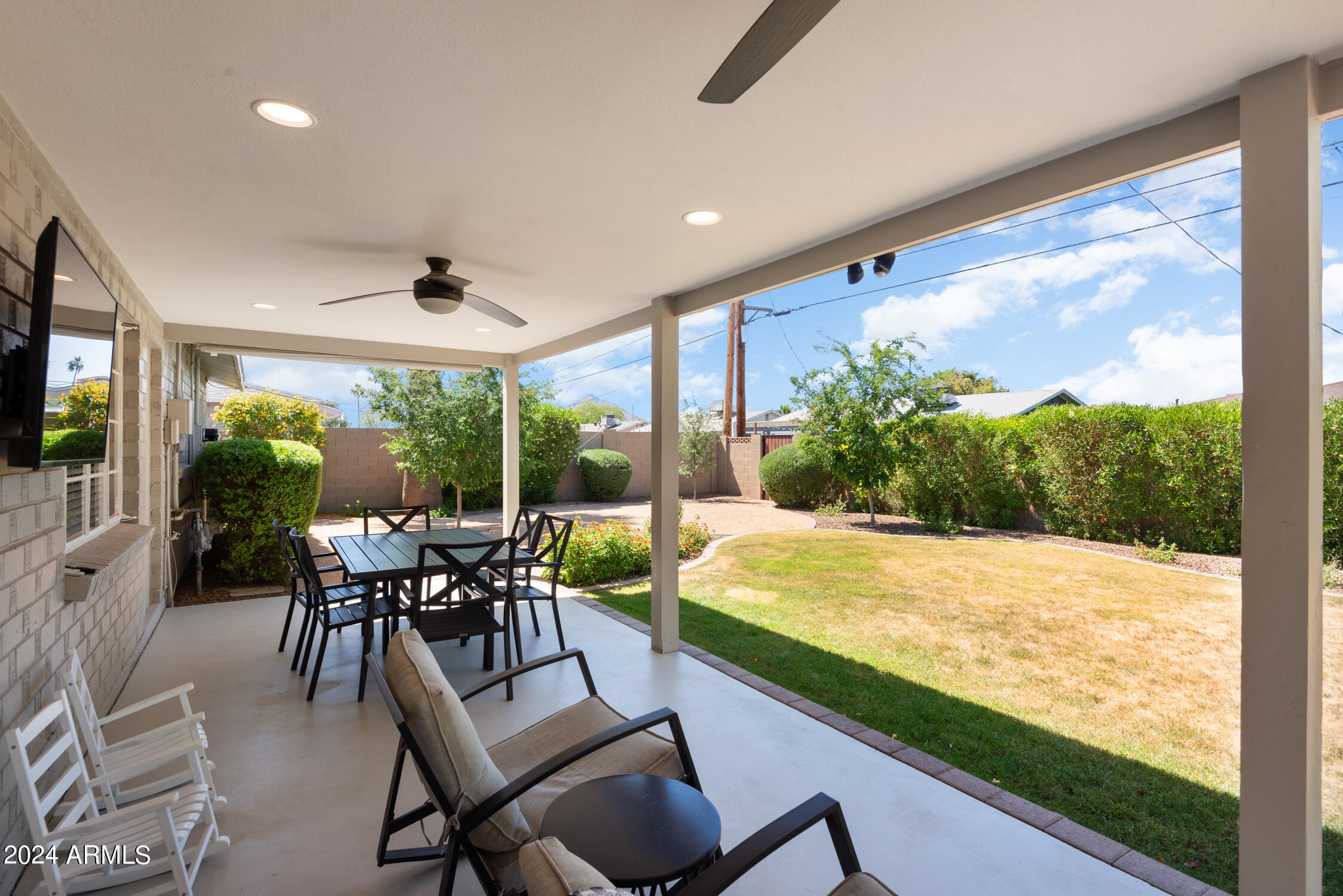 8108 E INDIANOLA Avenue