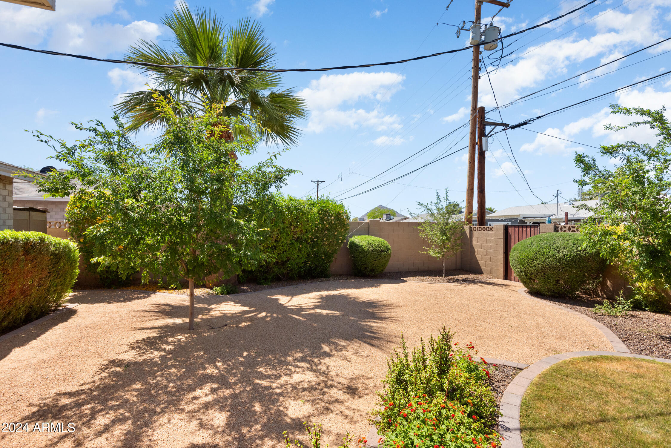 8108 E INDIANOLA Avenue