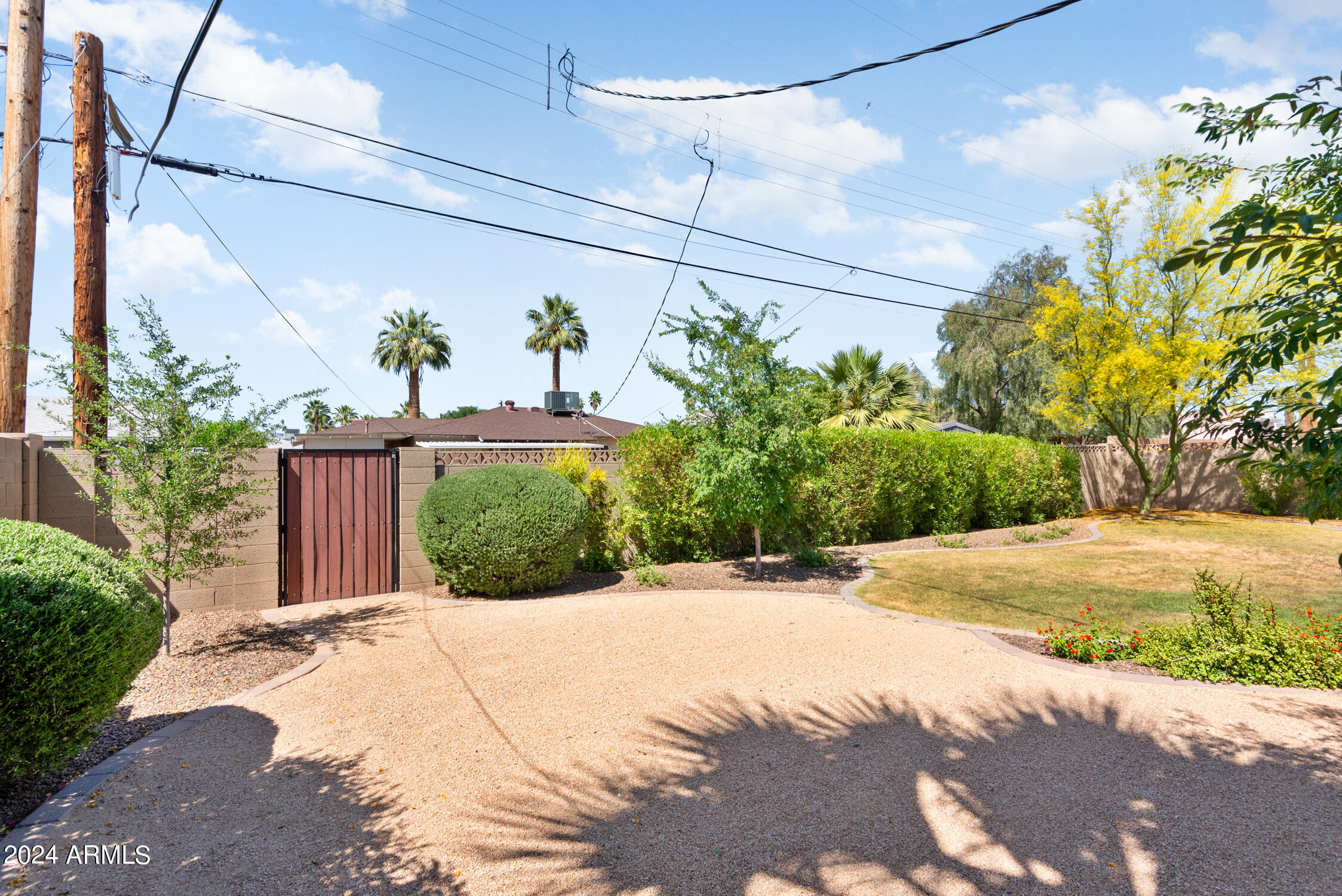 8108 E INDIANOLA Avenue