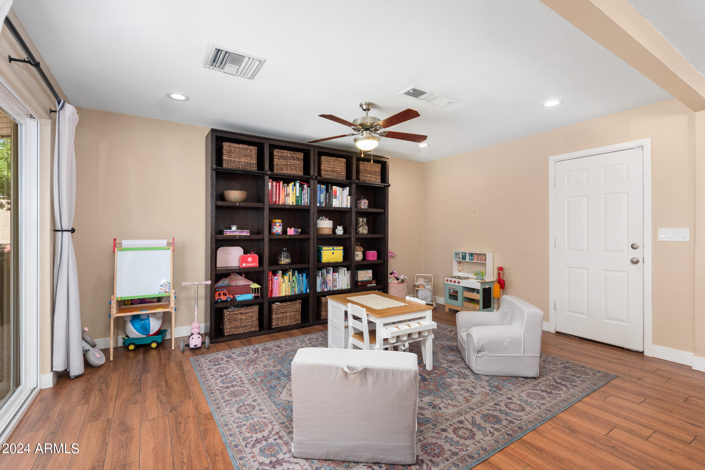 8108 E INDIANOLA Avenue