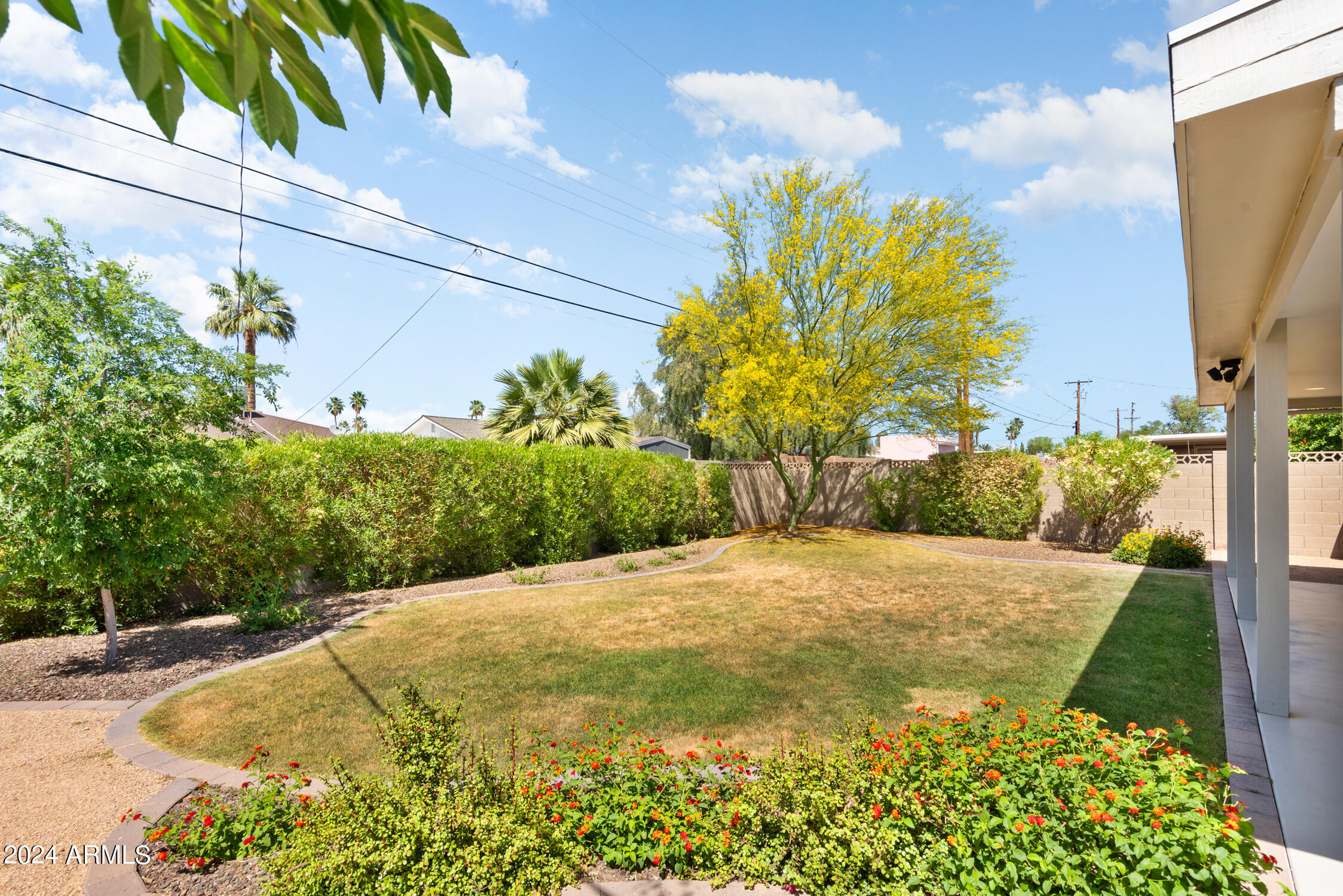 8108 E INDIANOLA Avenue