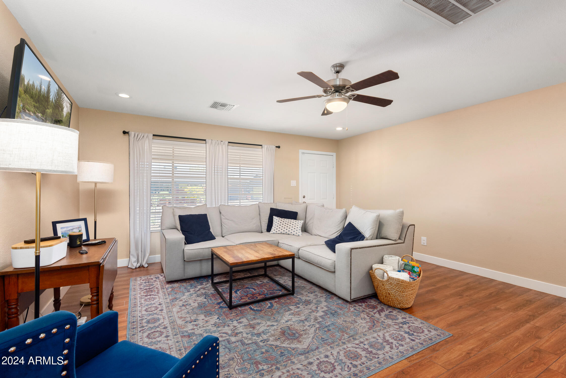 8108 E INDIANOLA Avenue