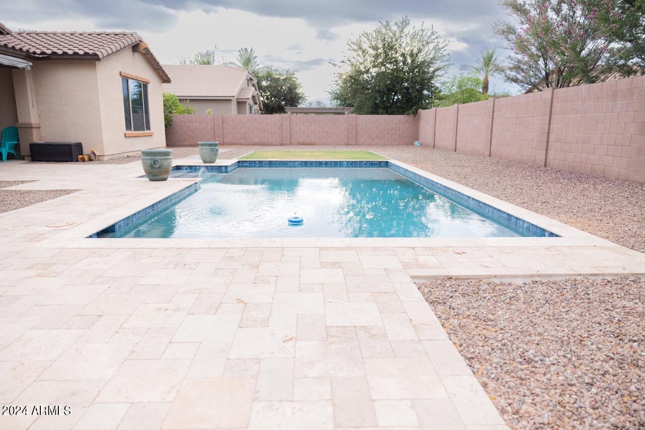 205 W Blue Ridge Way