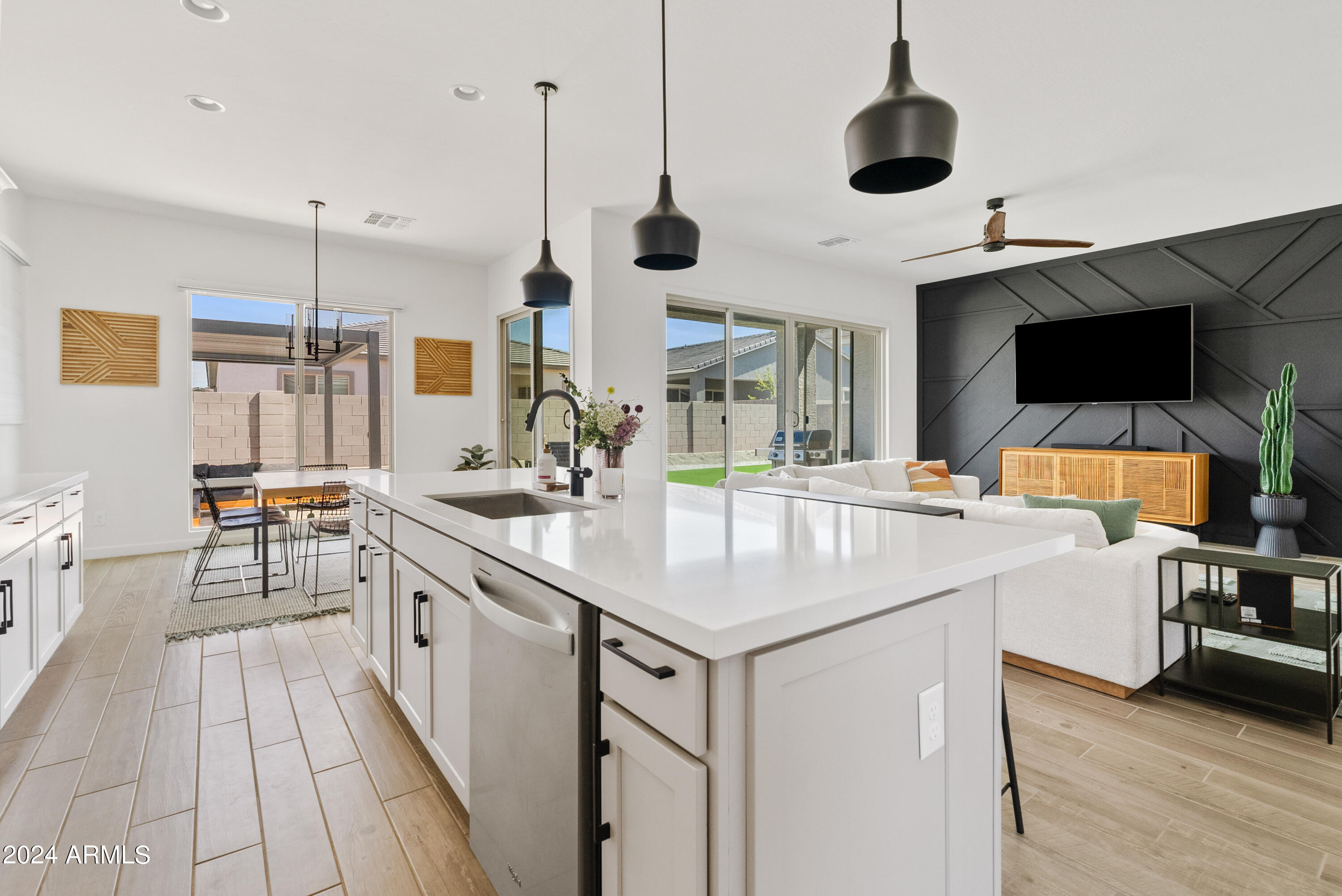 11232 E UTOPIA Avenue