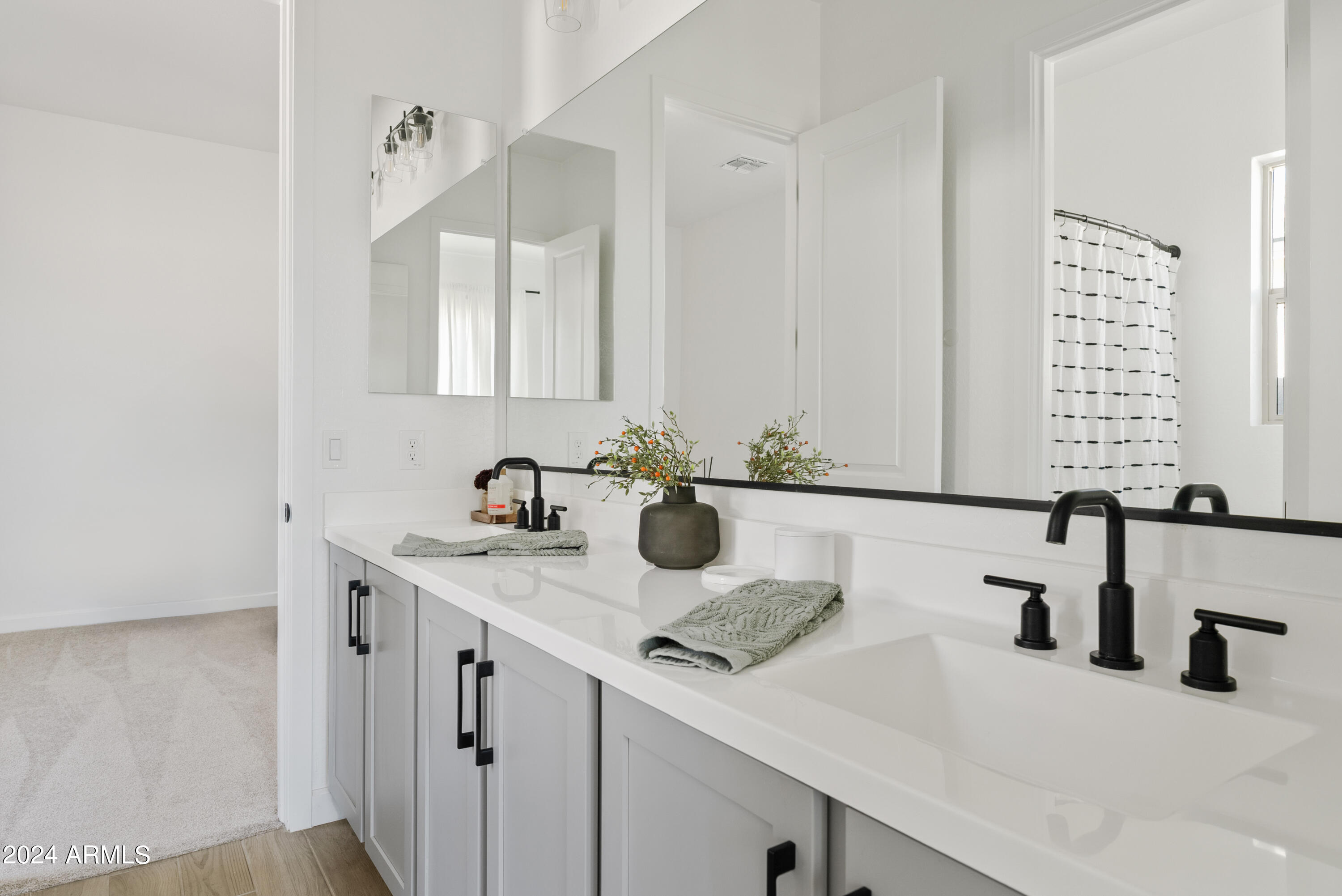 11232 E UTOPIA Avenue