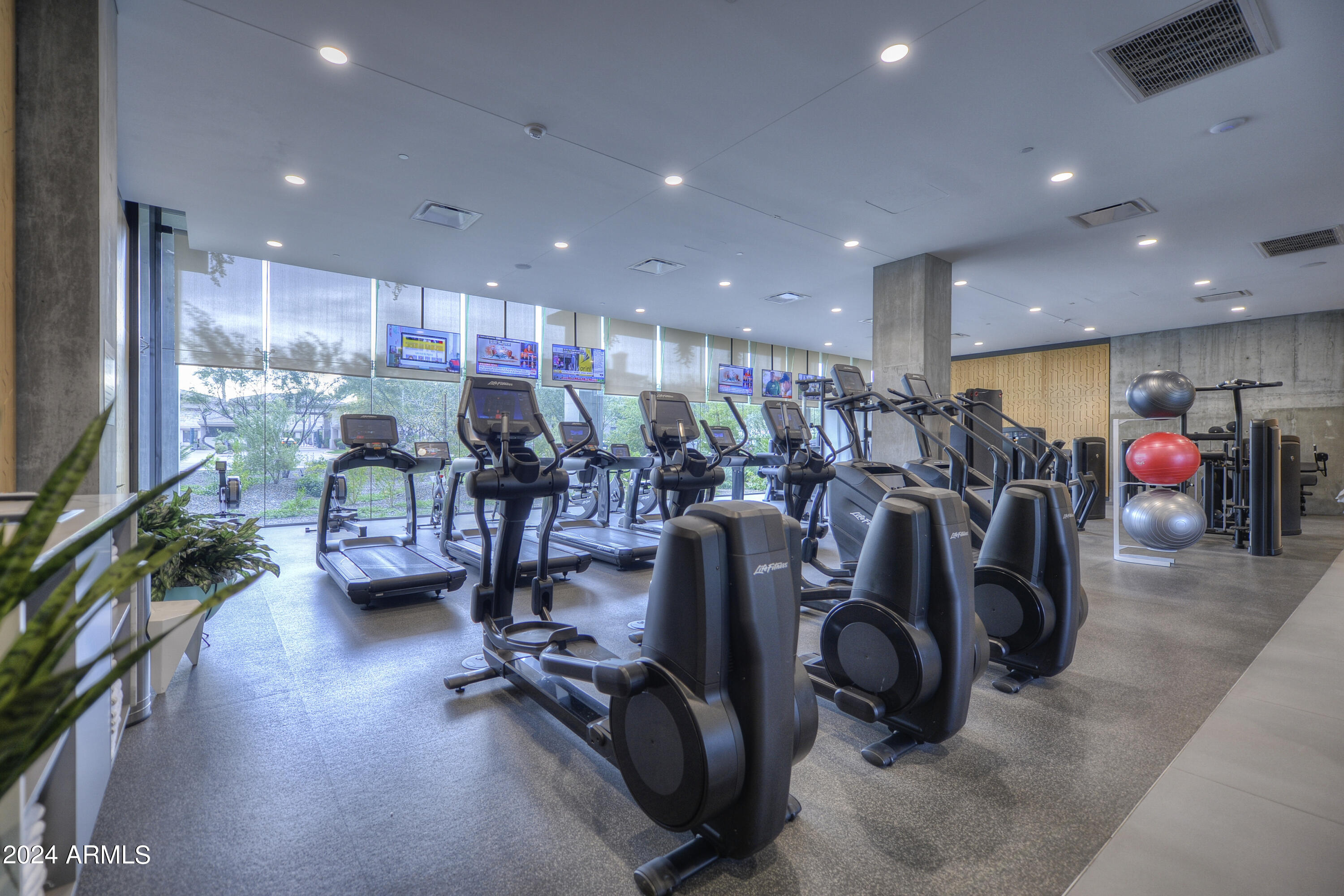 7120 E KIERLAND Boulevard # 310