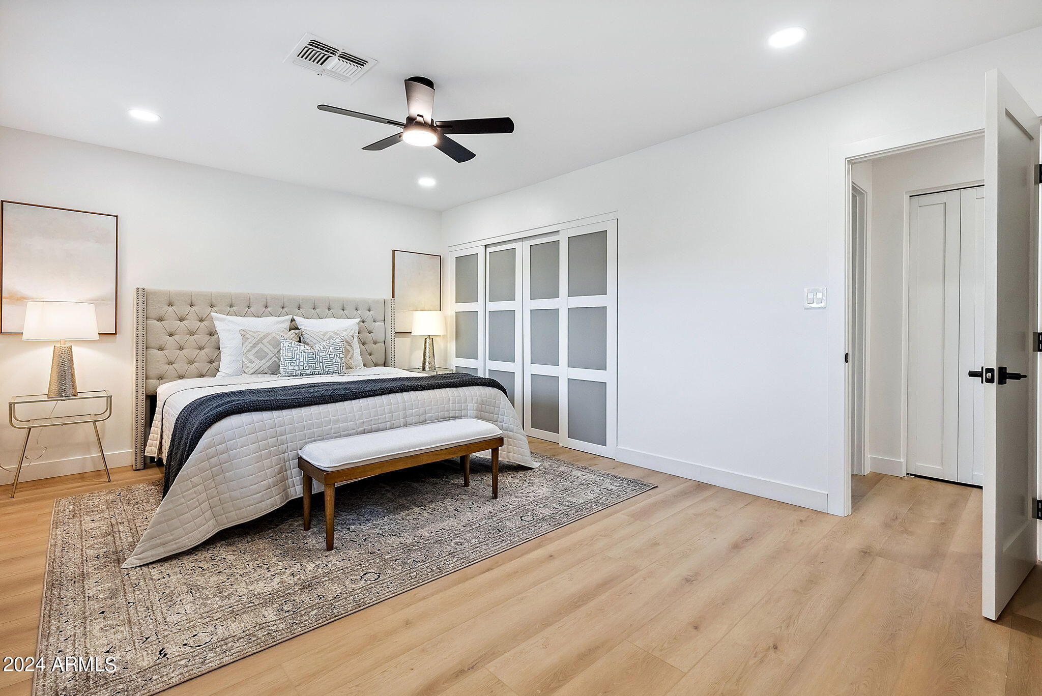 2828 E SURREY Avenue