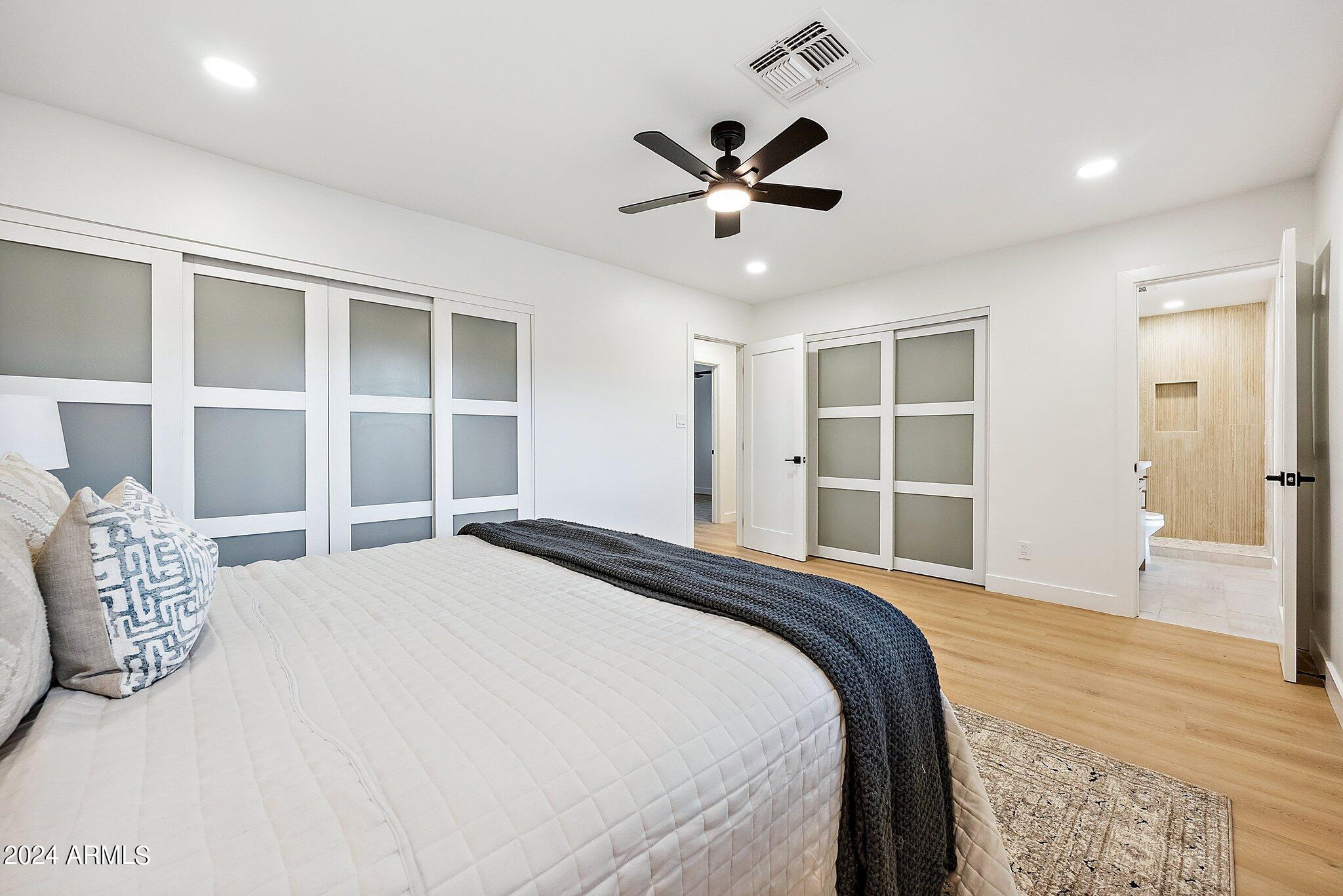 2828 E SURREY Avenue