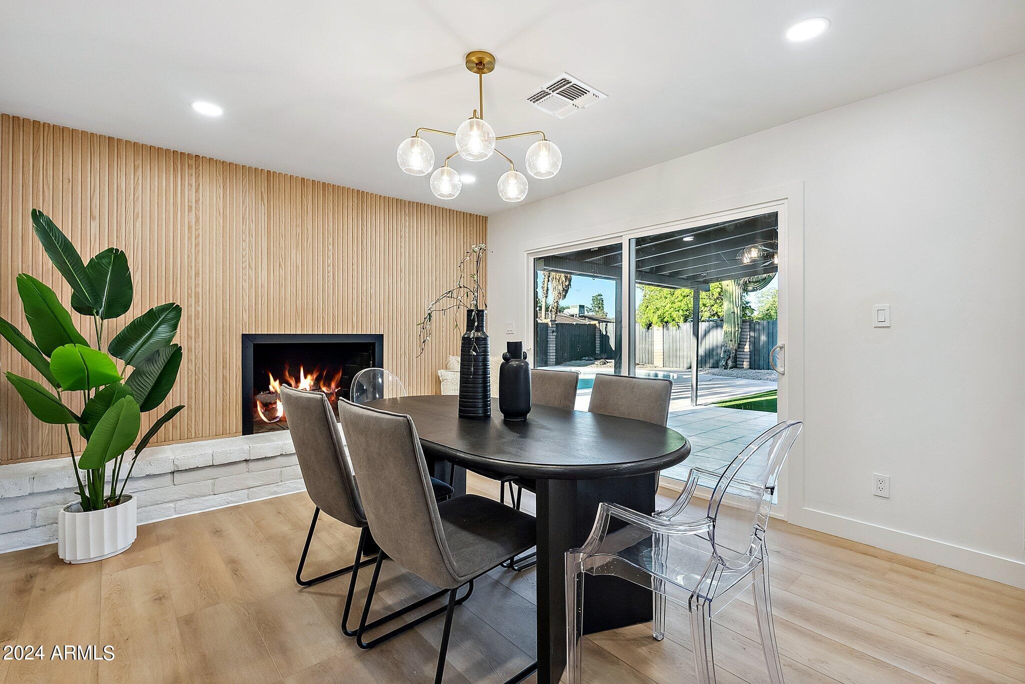 2828 E SURREY Avenue