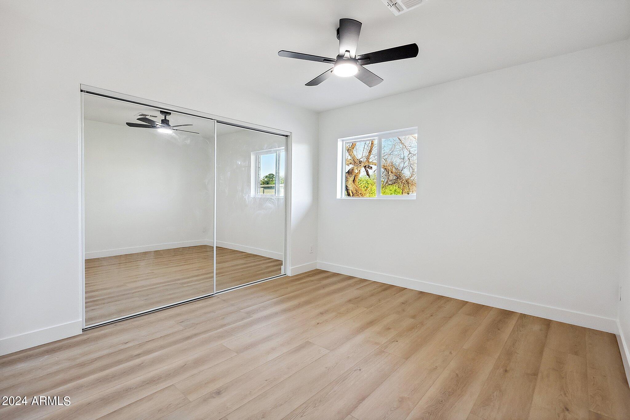 2828 E SURREY Avenue