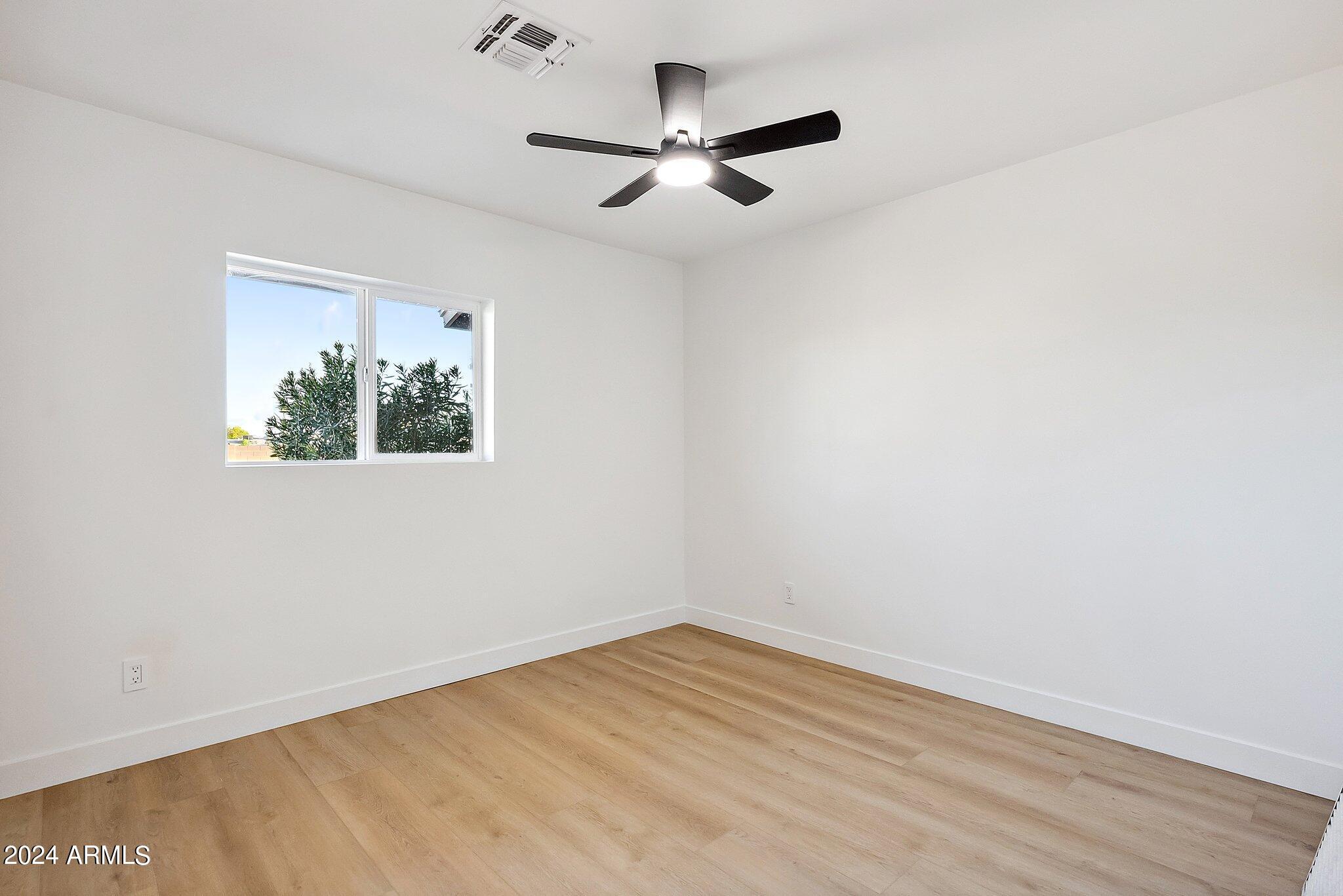 2828 E SURREY Avenue